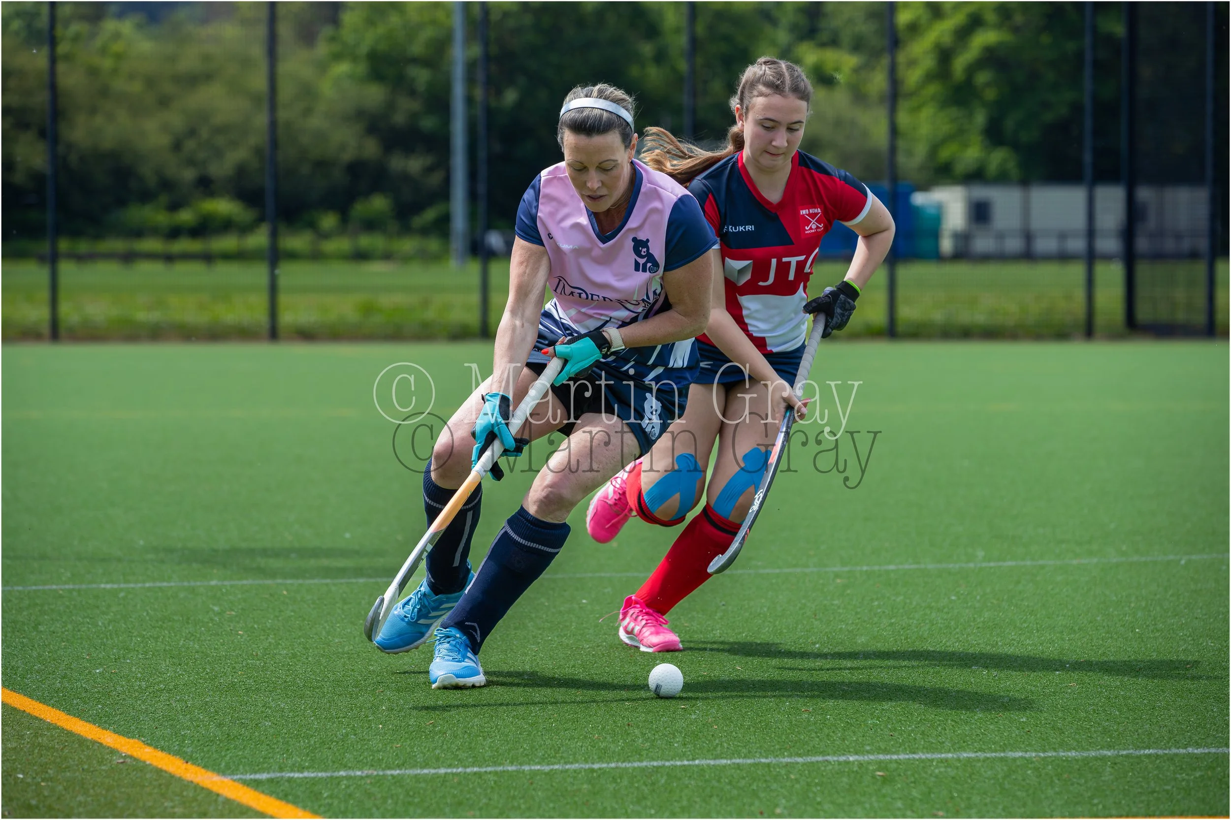 Curtis brings the ball down the wing-6441.jpg