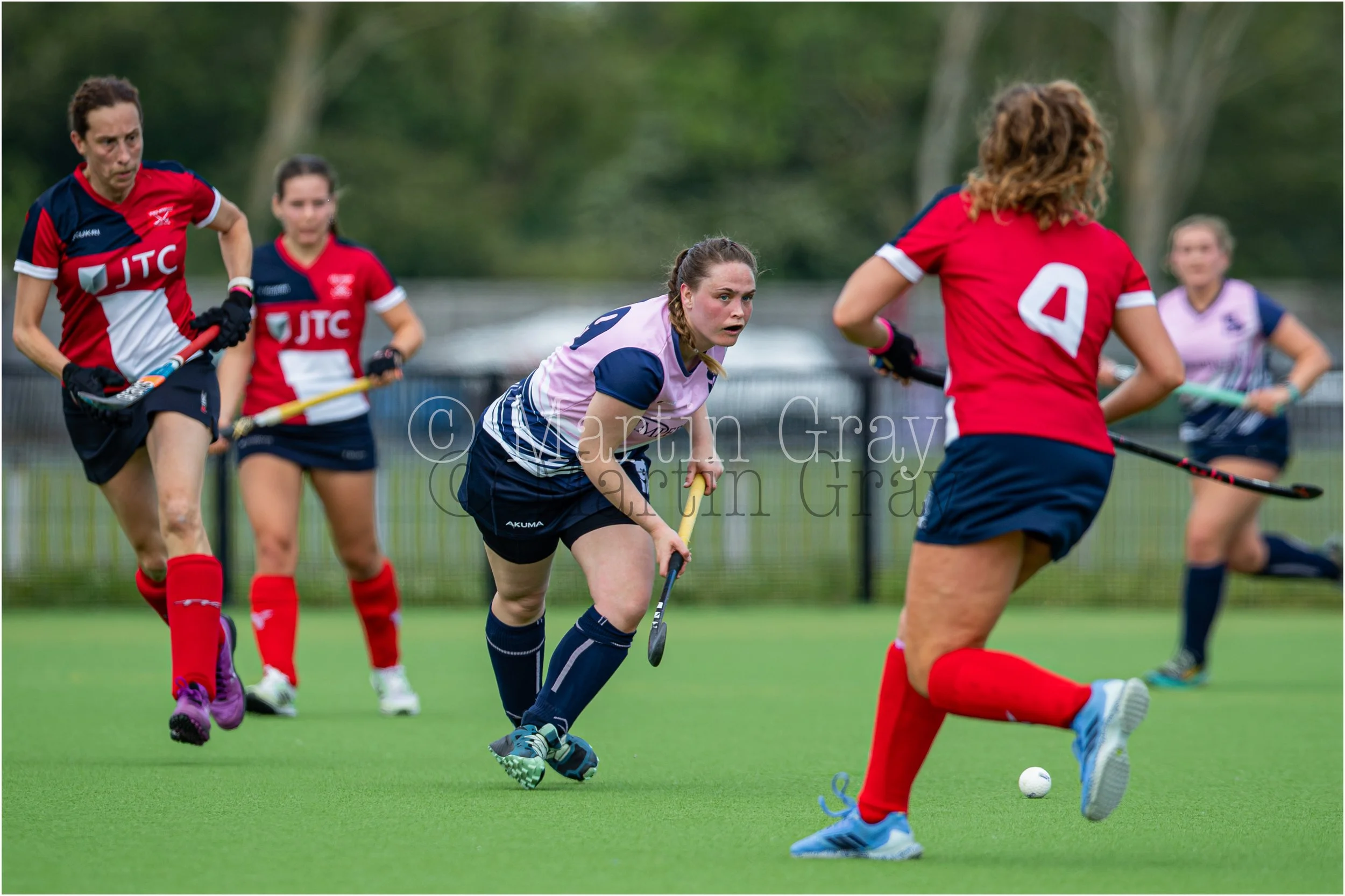 Julianne Doherty brings the ball out of defence-3144.jpg