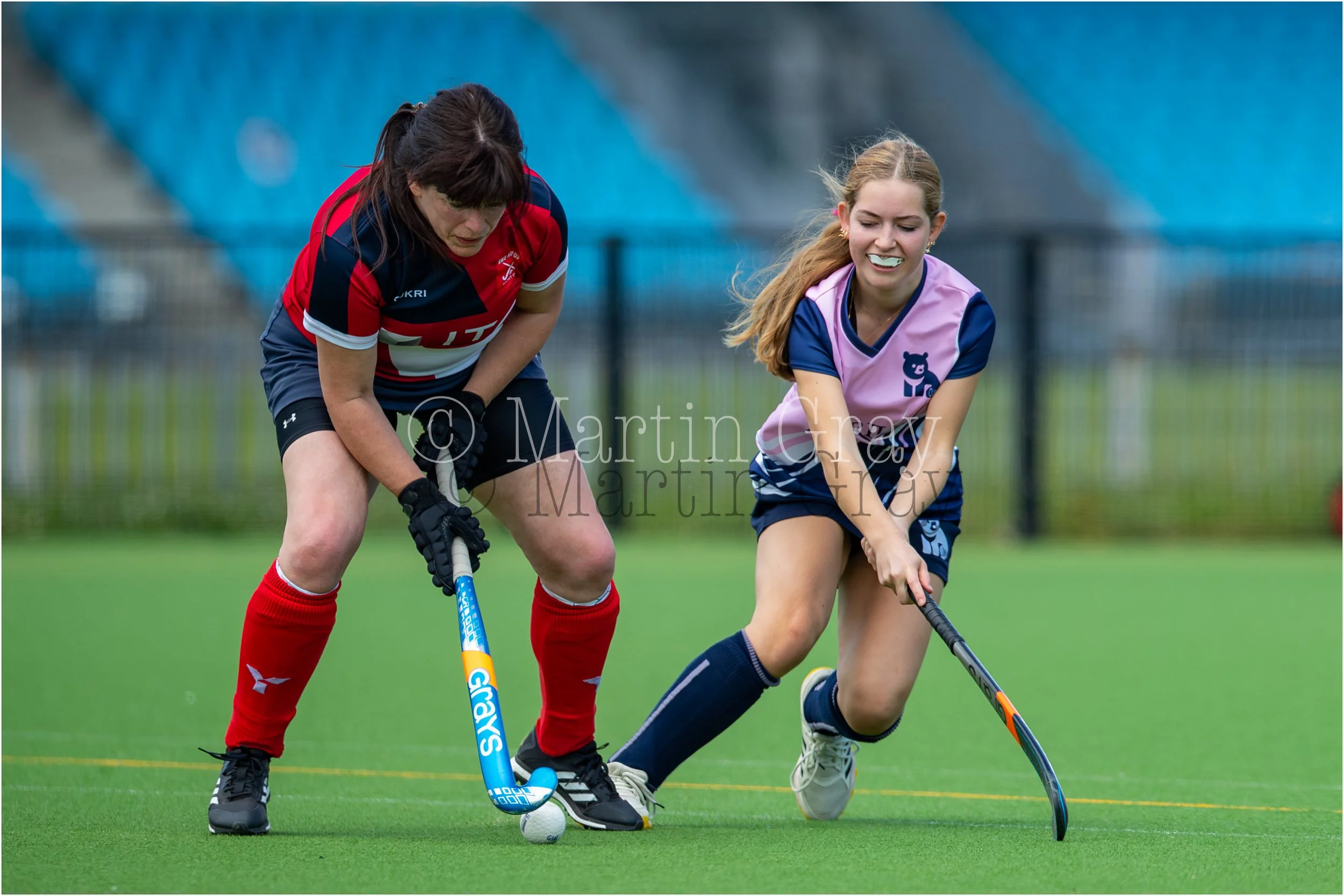 Lily McNay challenges for possession -3052.jpg