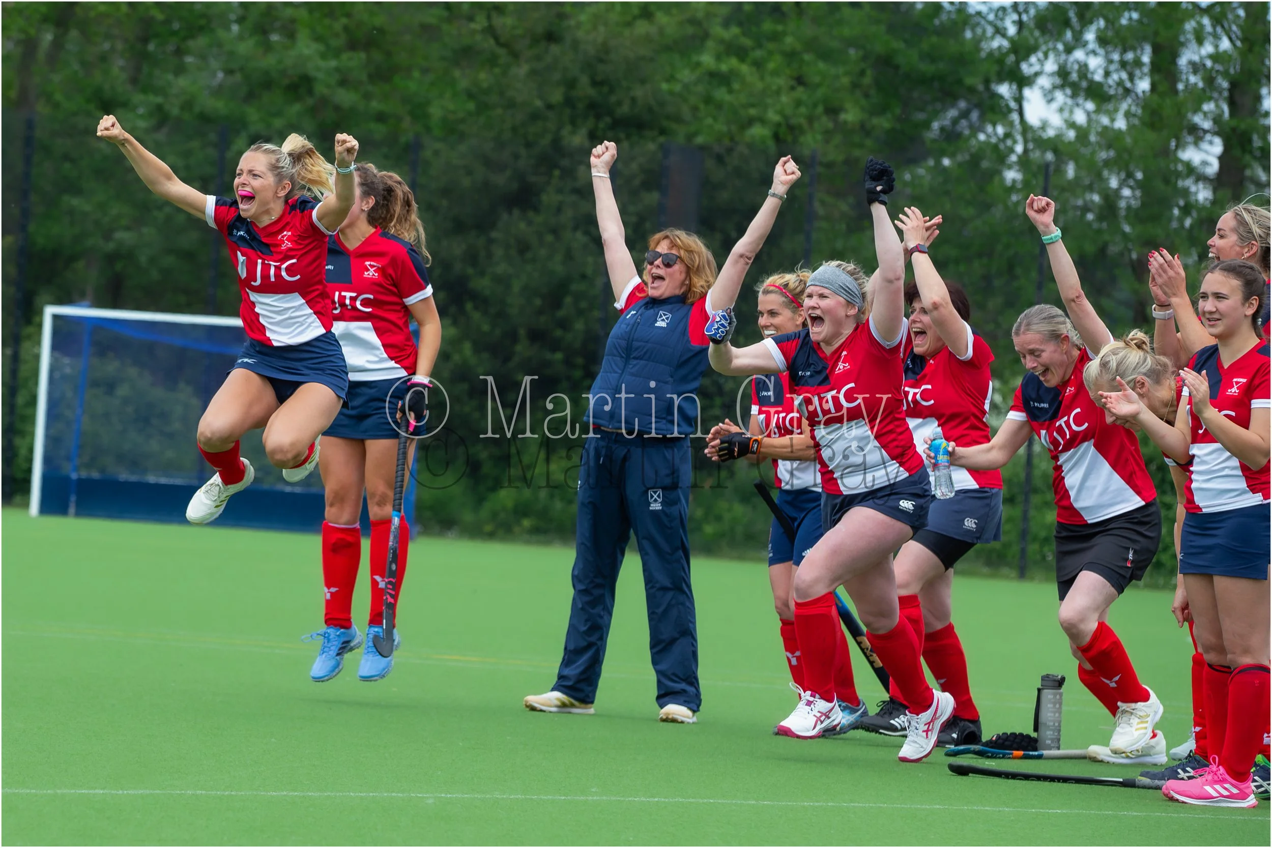RWB Nomads celebrate the final whistle to win 4-3 in shuffles -3497.jpg