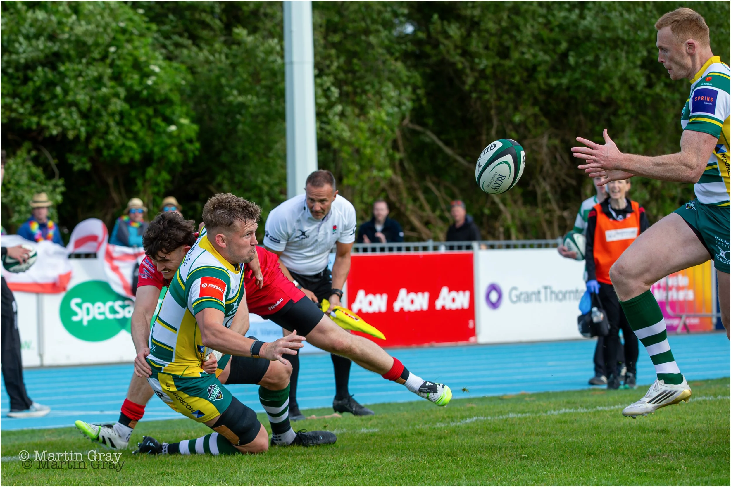Josh Poullet offloads to Anthony Armstrong leading to a Try-7523.jpg