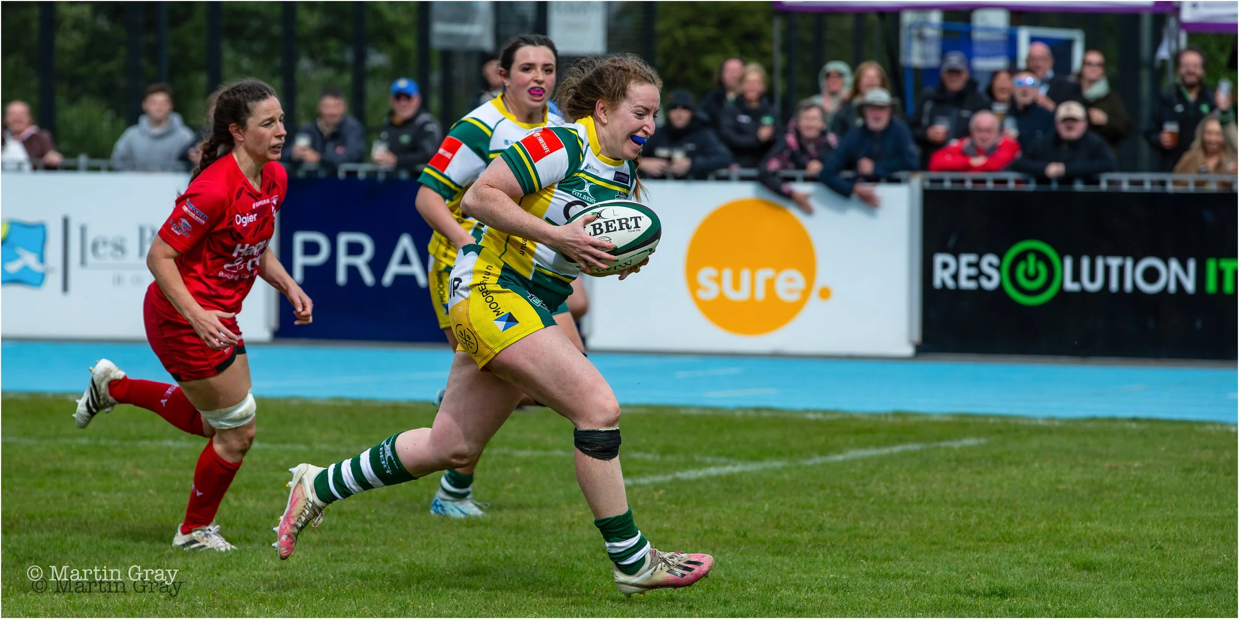 Daisy Travers breaks for a try-7182.jpg
