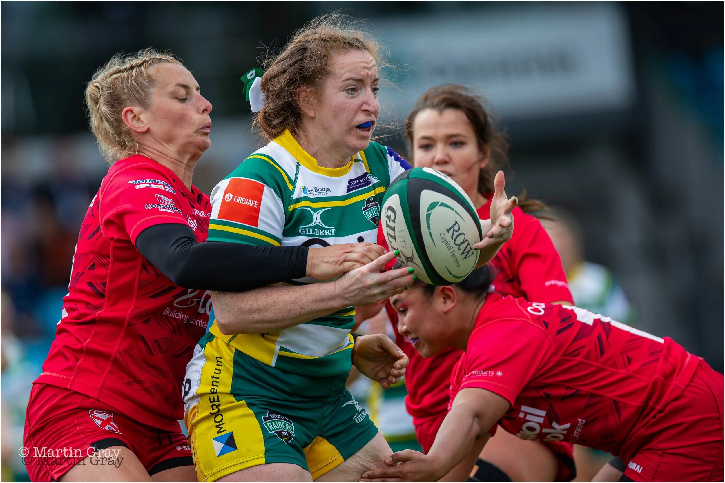 Daisy Travers looks to offload in a Tackle-5551.jpg