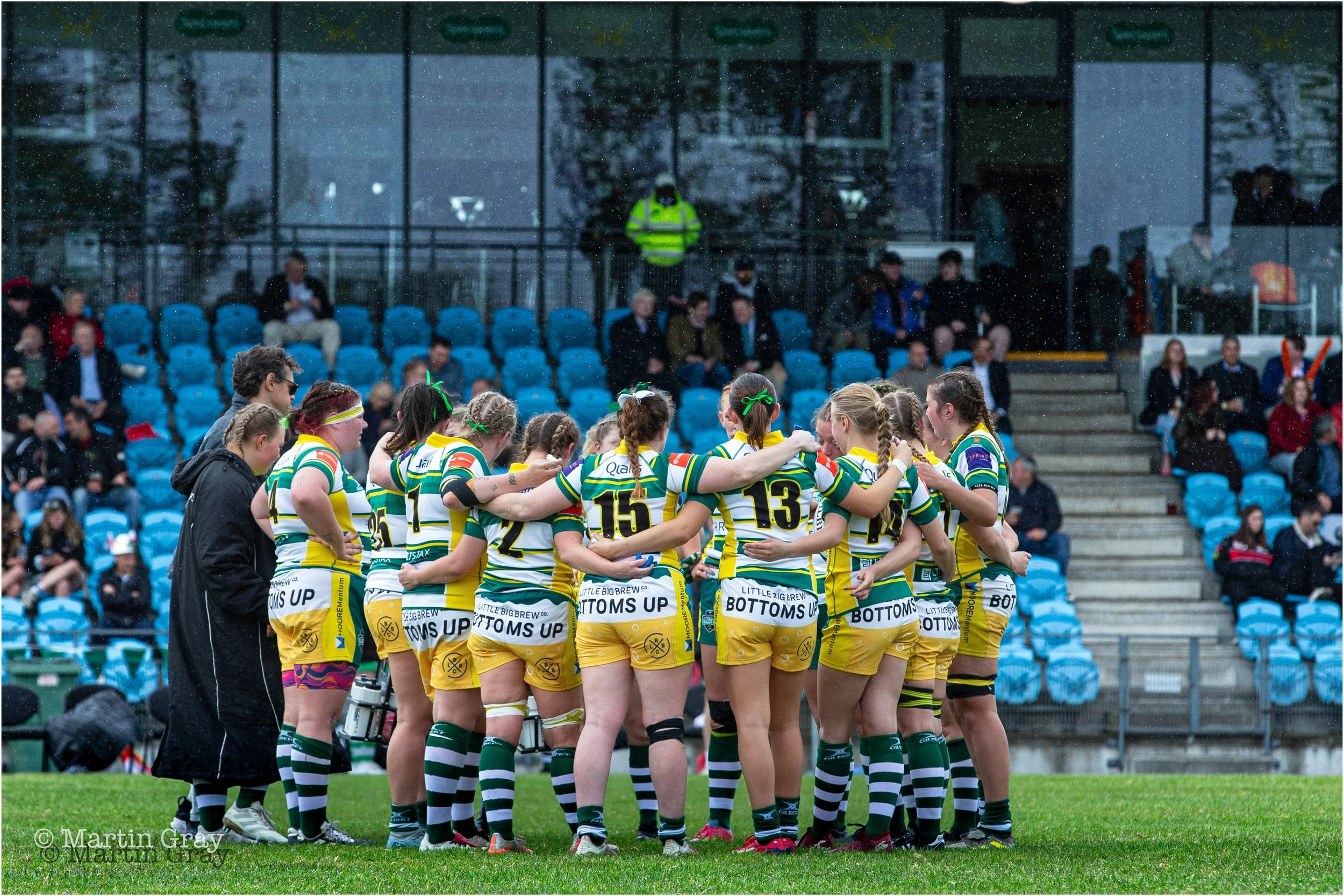 Guernsey Raider Ladies Huddle-7065.jpg