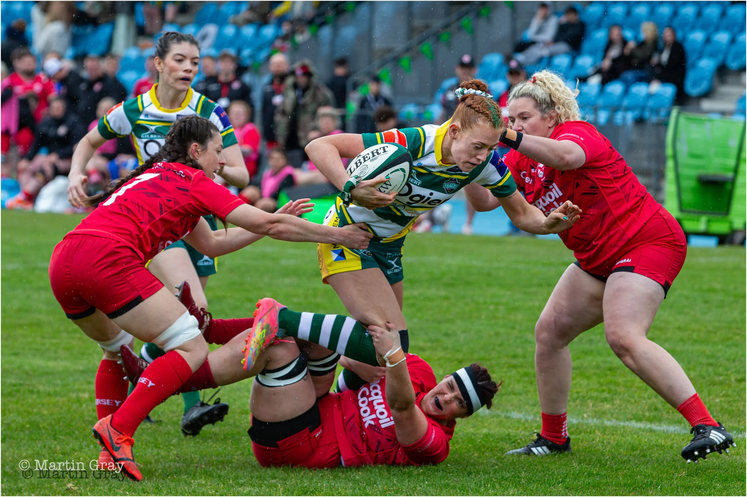 Molly Farrell breaks into a gap-6966.jpg