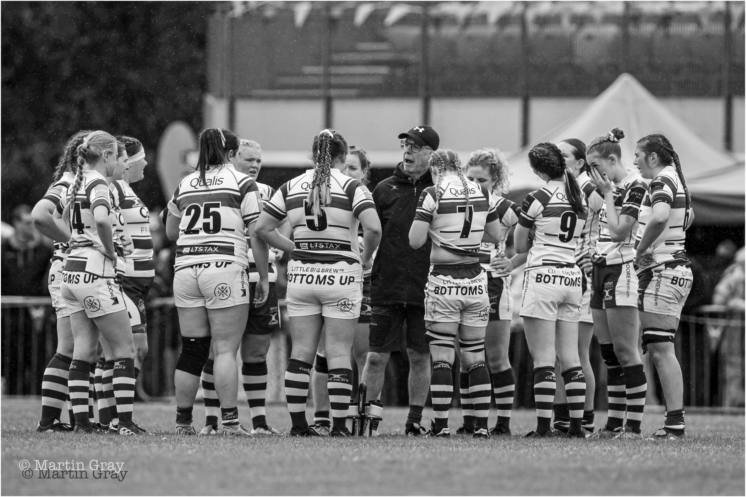Raiders ladies team huddle-5013.jpg