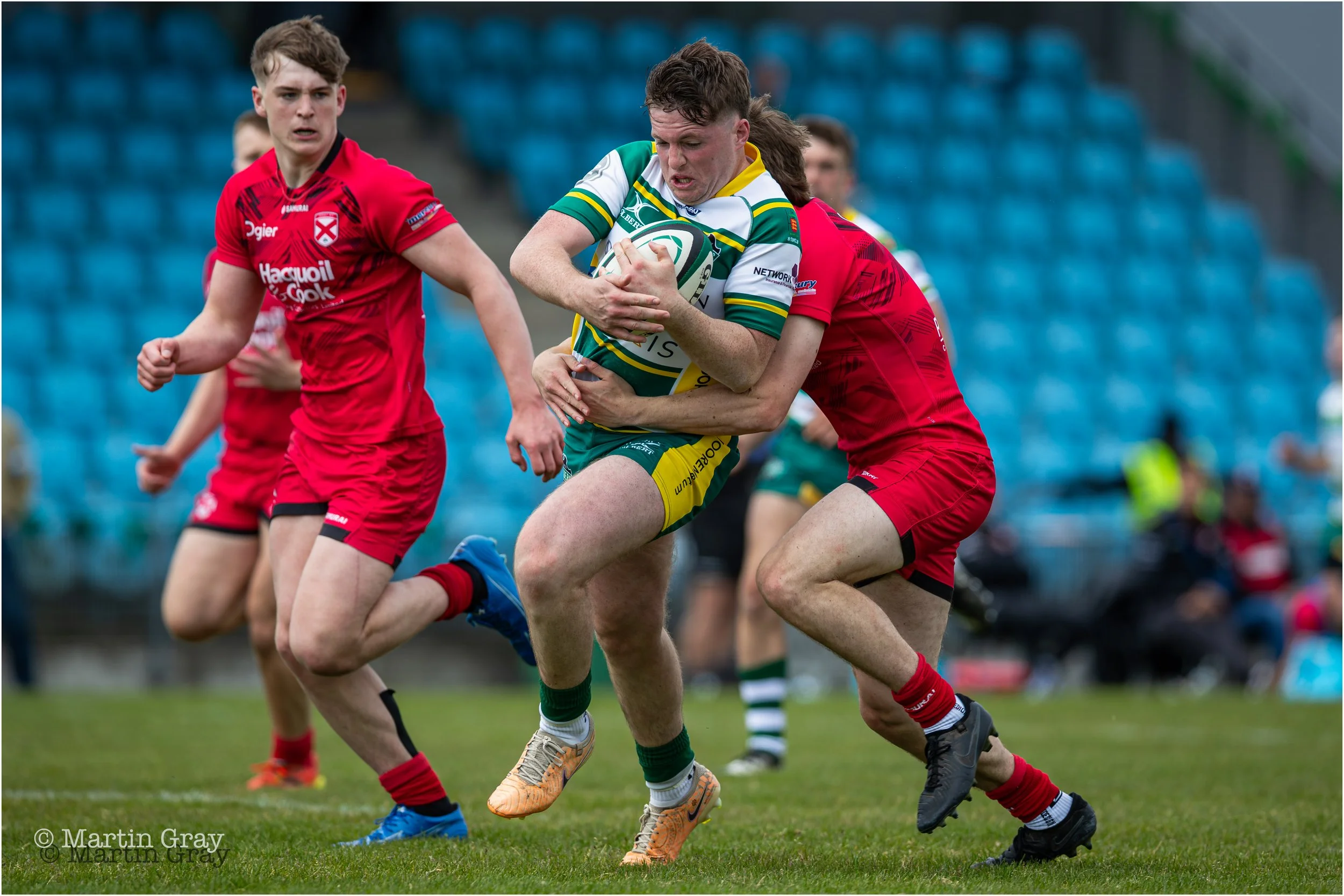 Niall McGann powers inside the Jersey 22-4600.jpg