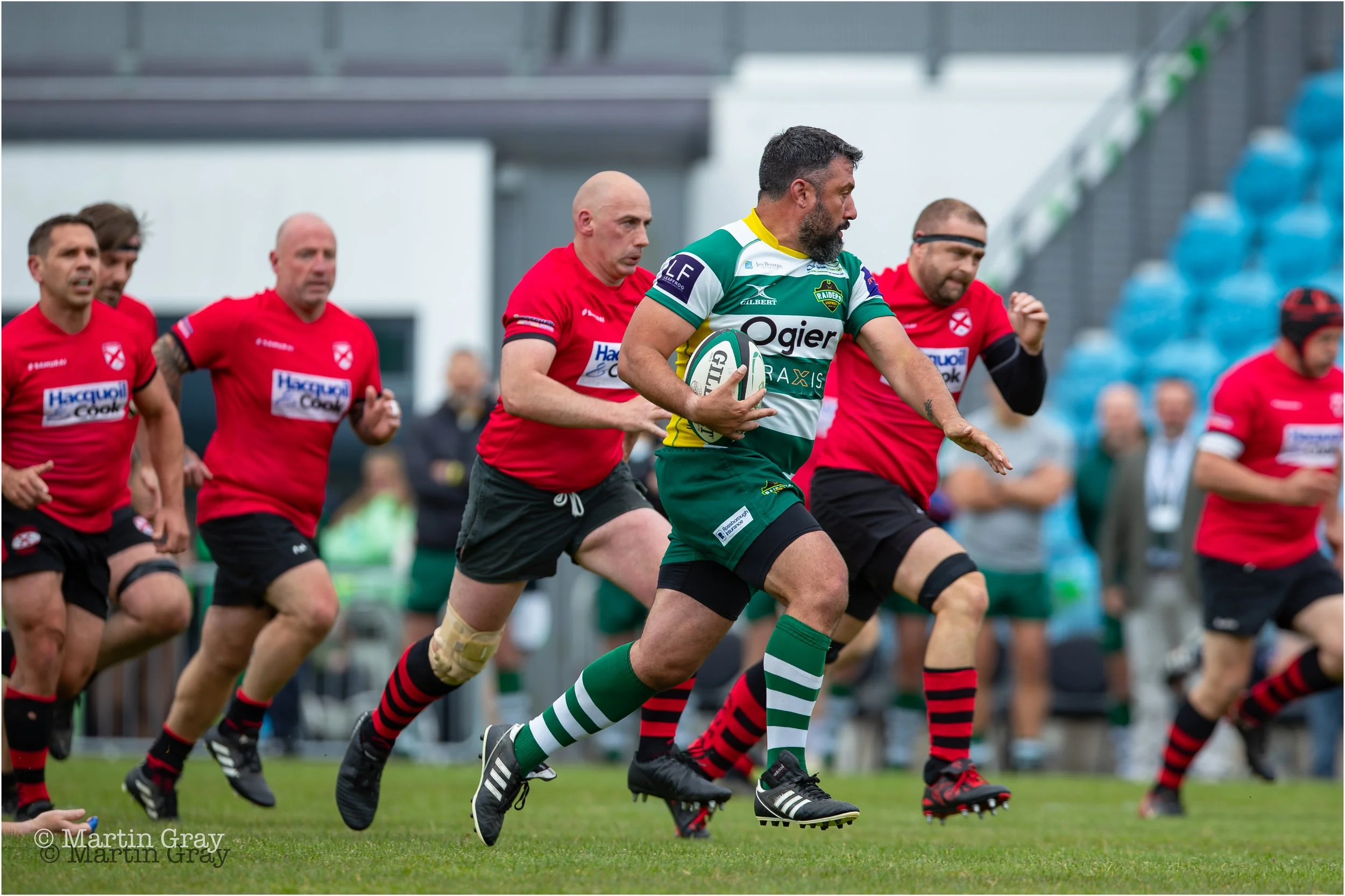 Neville Marshall powers through the jersey line-3815.jpg