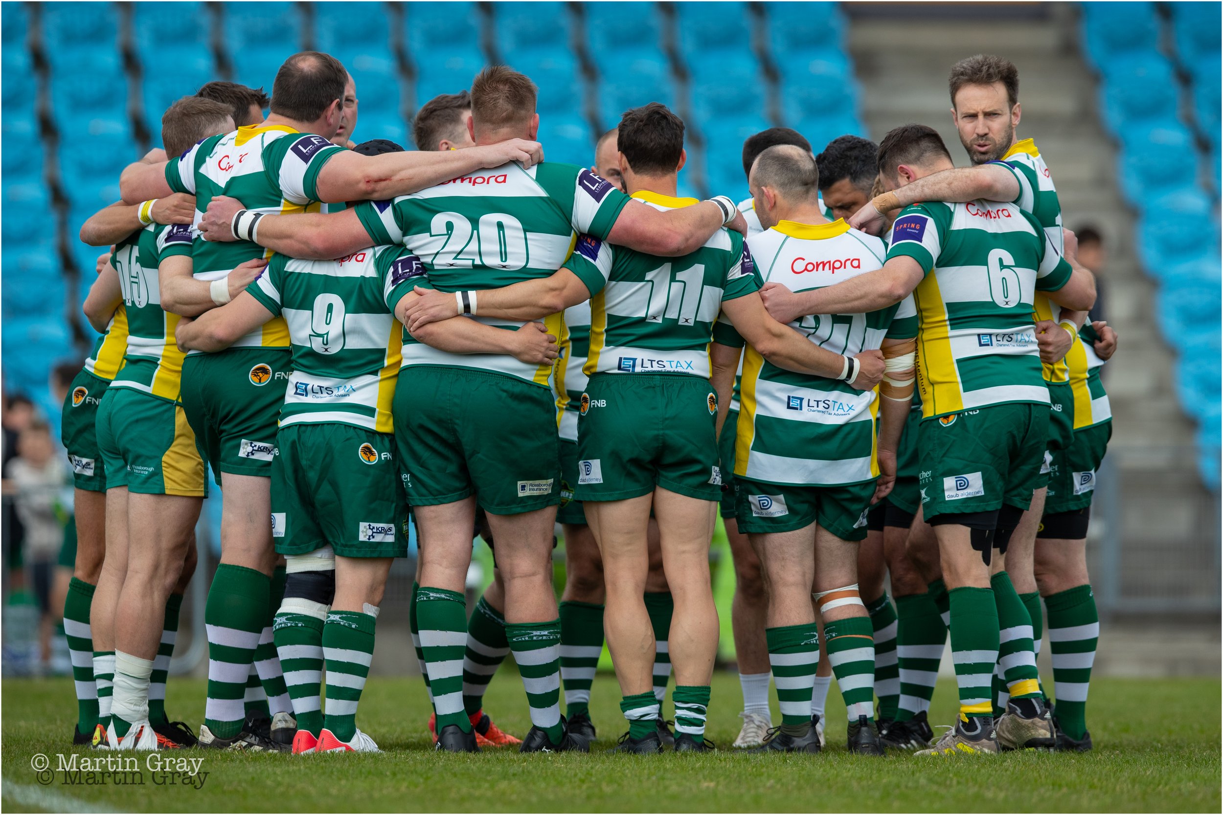 Vets team huddle-3583.jpg