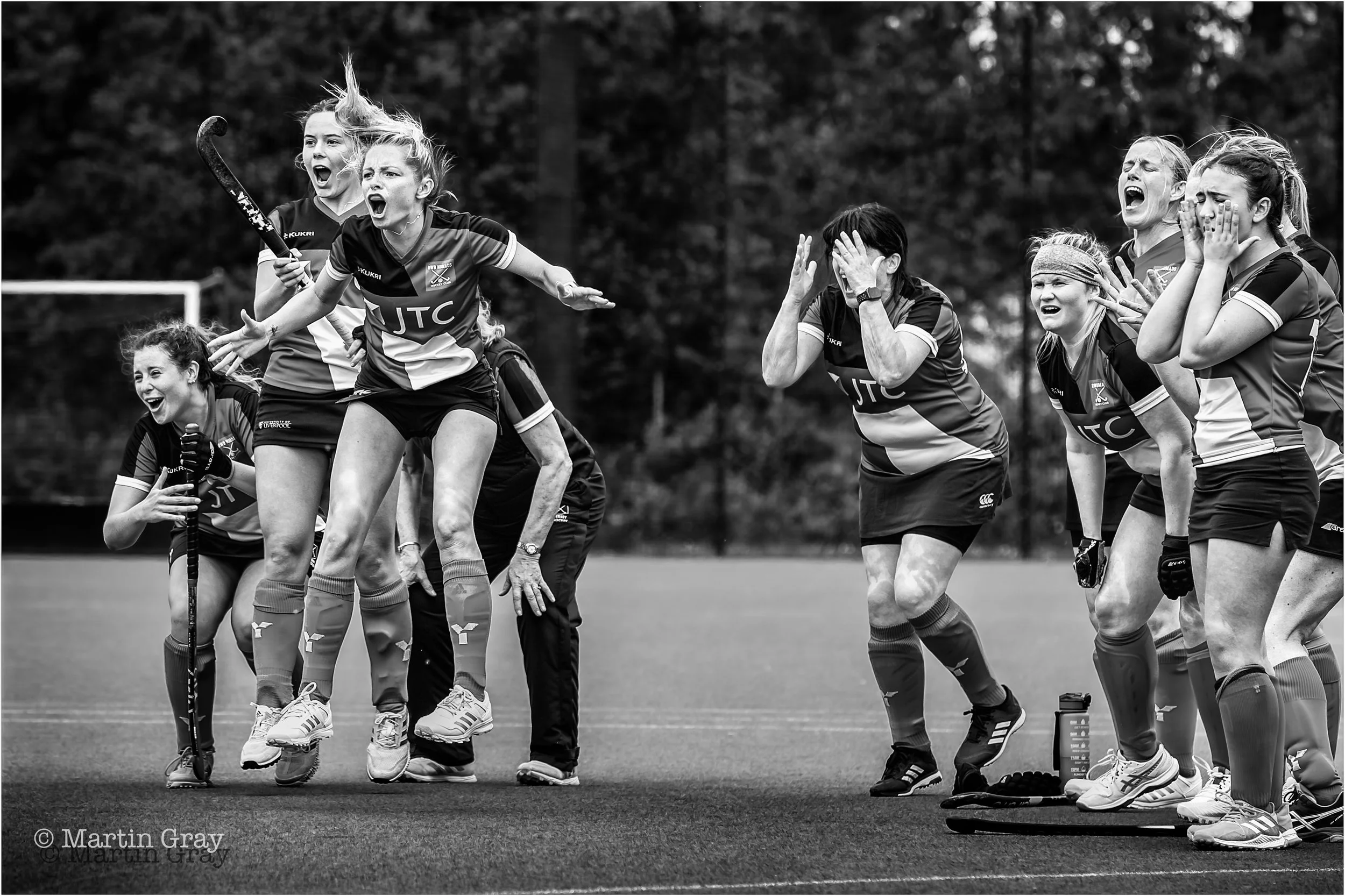 Shuffles pressure as Nomads miss B+W-2.jpg