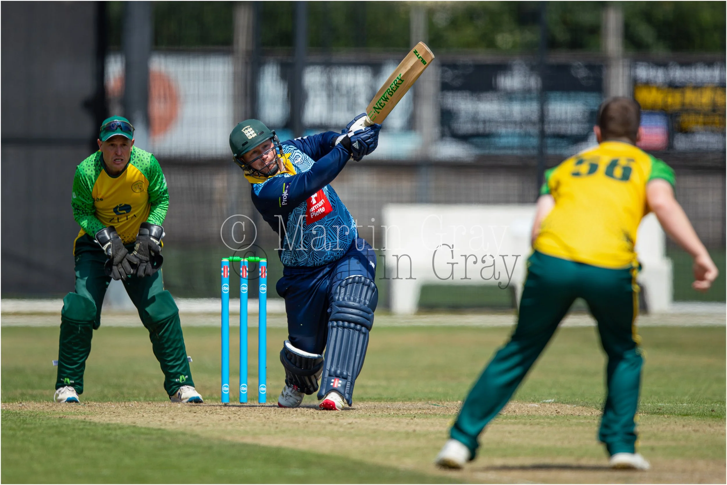 Alex Bushell lofted drive to the long on boundary-9029.jpg