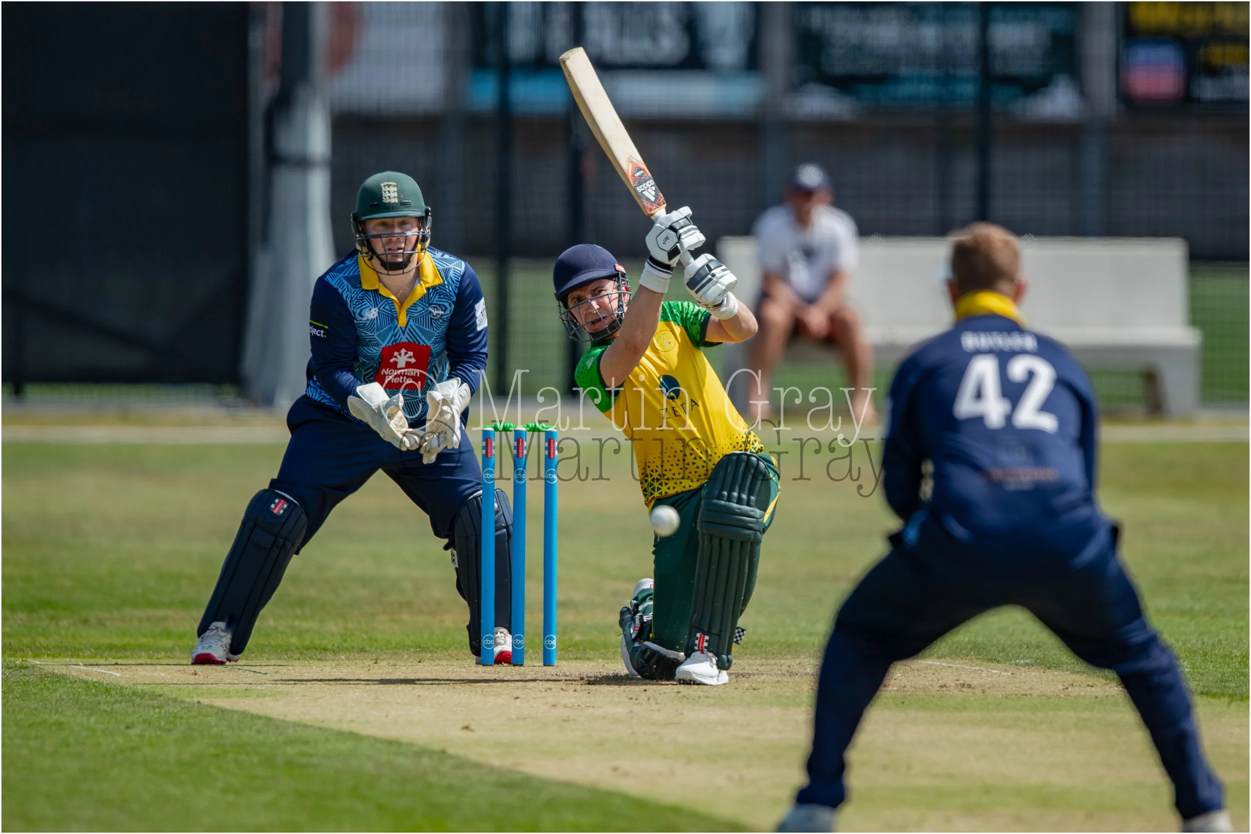Ben Wentzel drives straight back to Josh Butler-8488.jpg