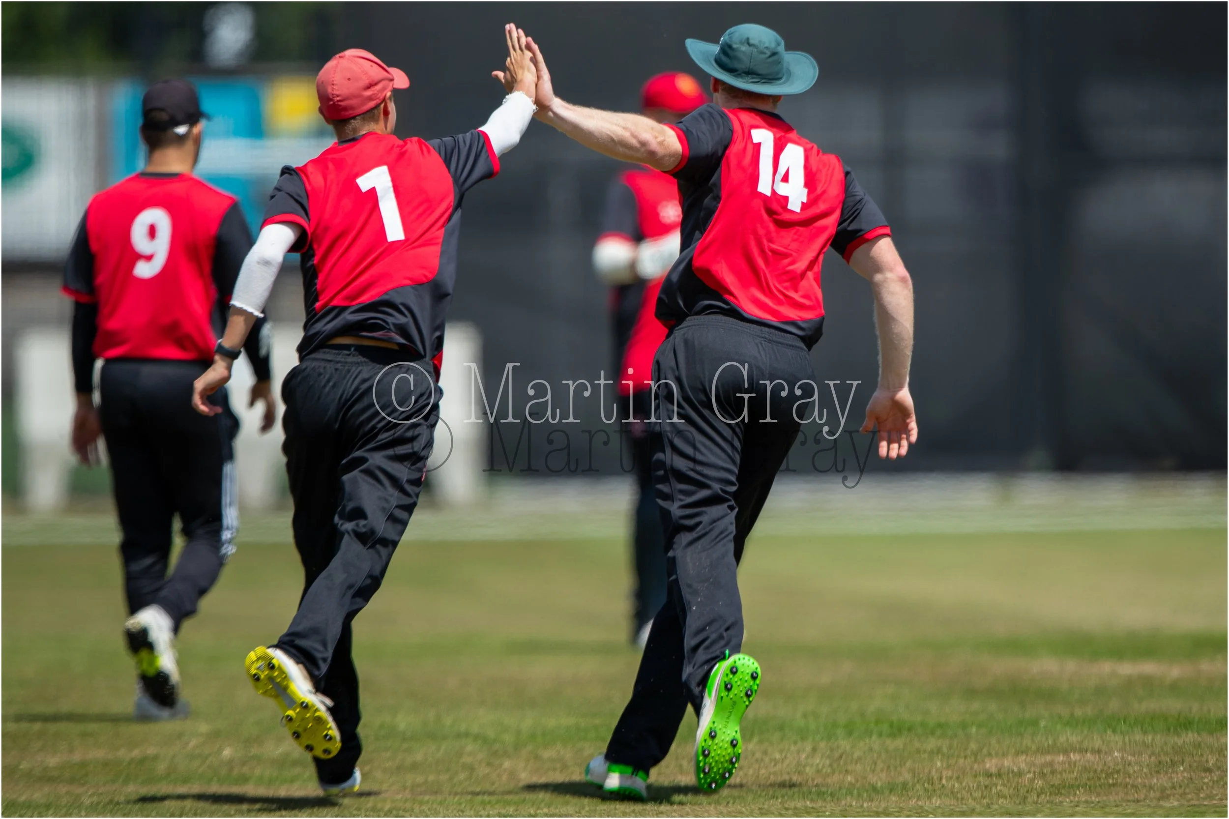 Jersey celebrate the important wicket of Ed Robinson-2026.jpg