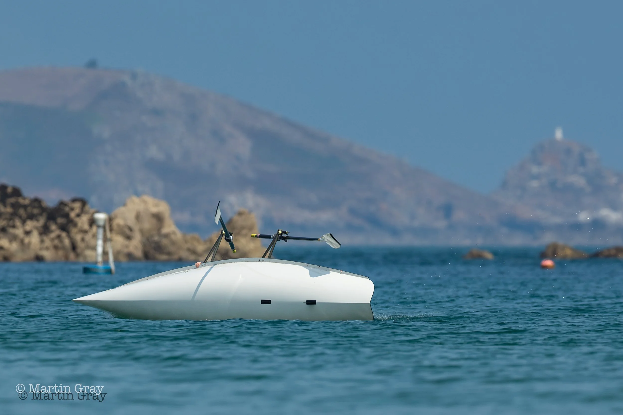 Ben Vaudin and John Wright capsize on the turn-6802.jpg