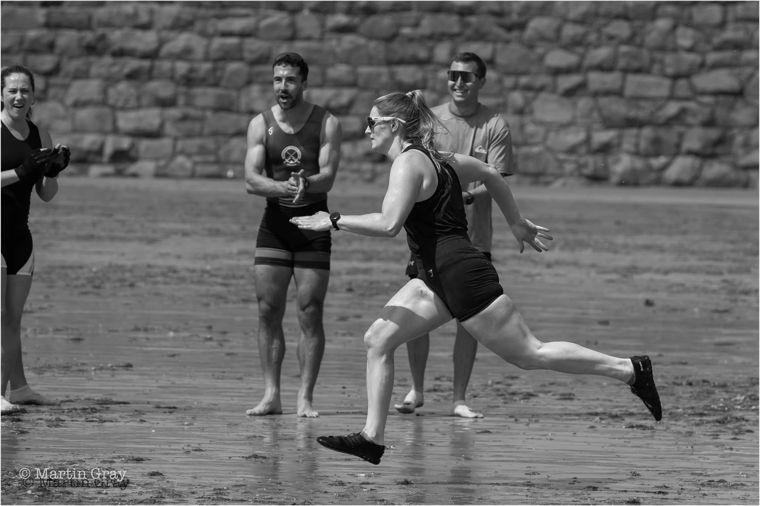 Laura Pearson sprint finish B+W-8267.jpg