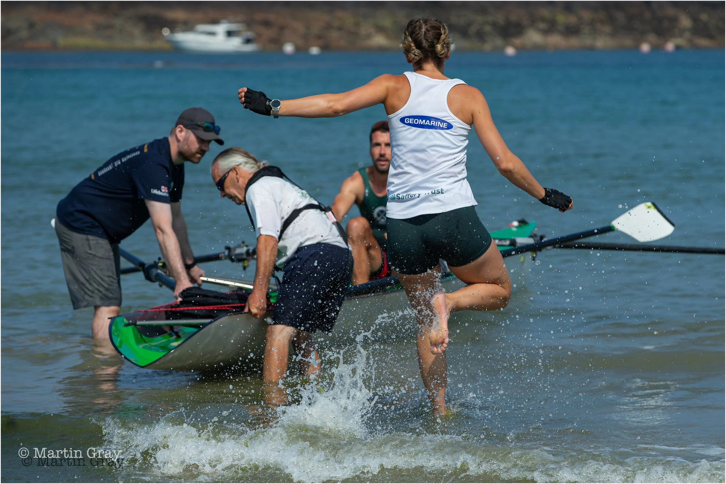 Tasha Symes races to the boat at the start of the Doubles Final-8567.jpg