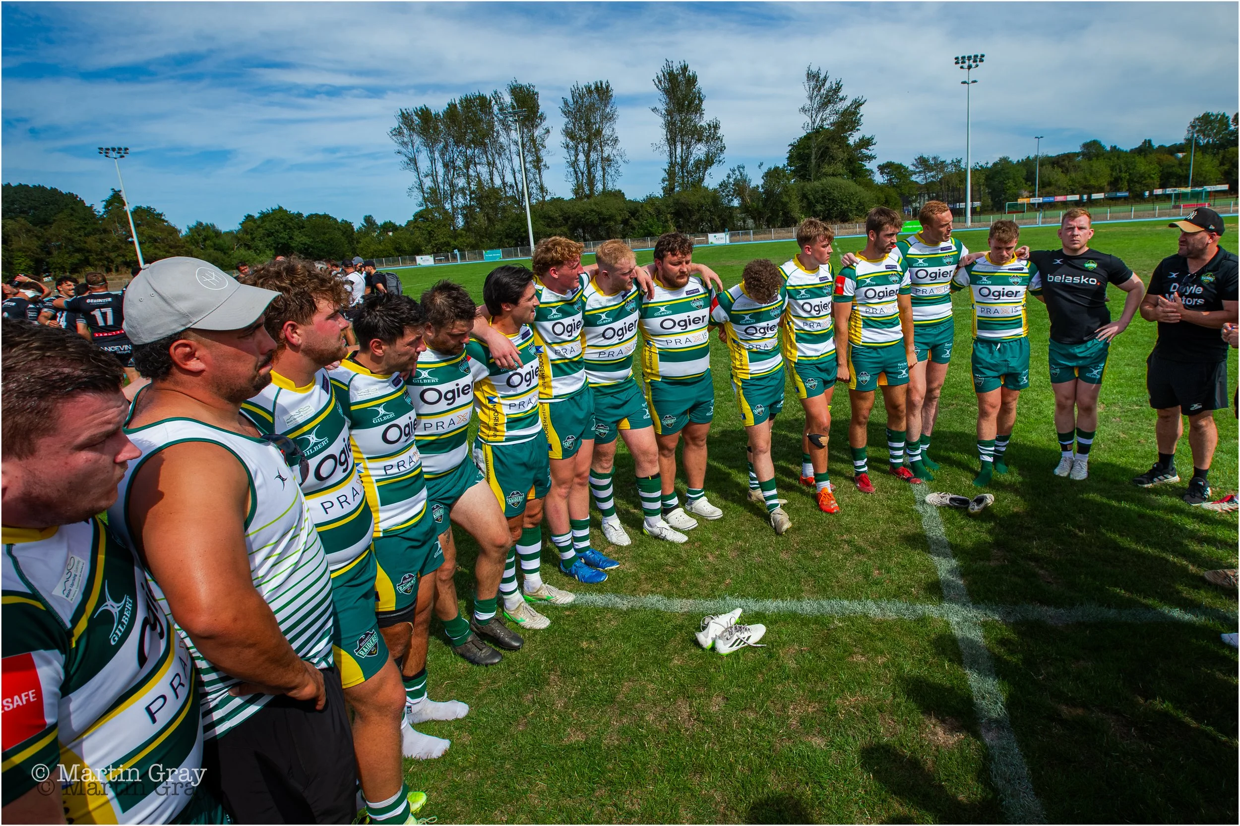 Raiders post match team huddle with Jordan Reynolds-0402.jpg