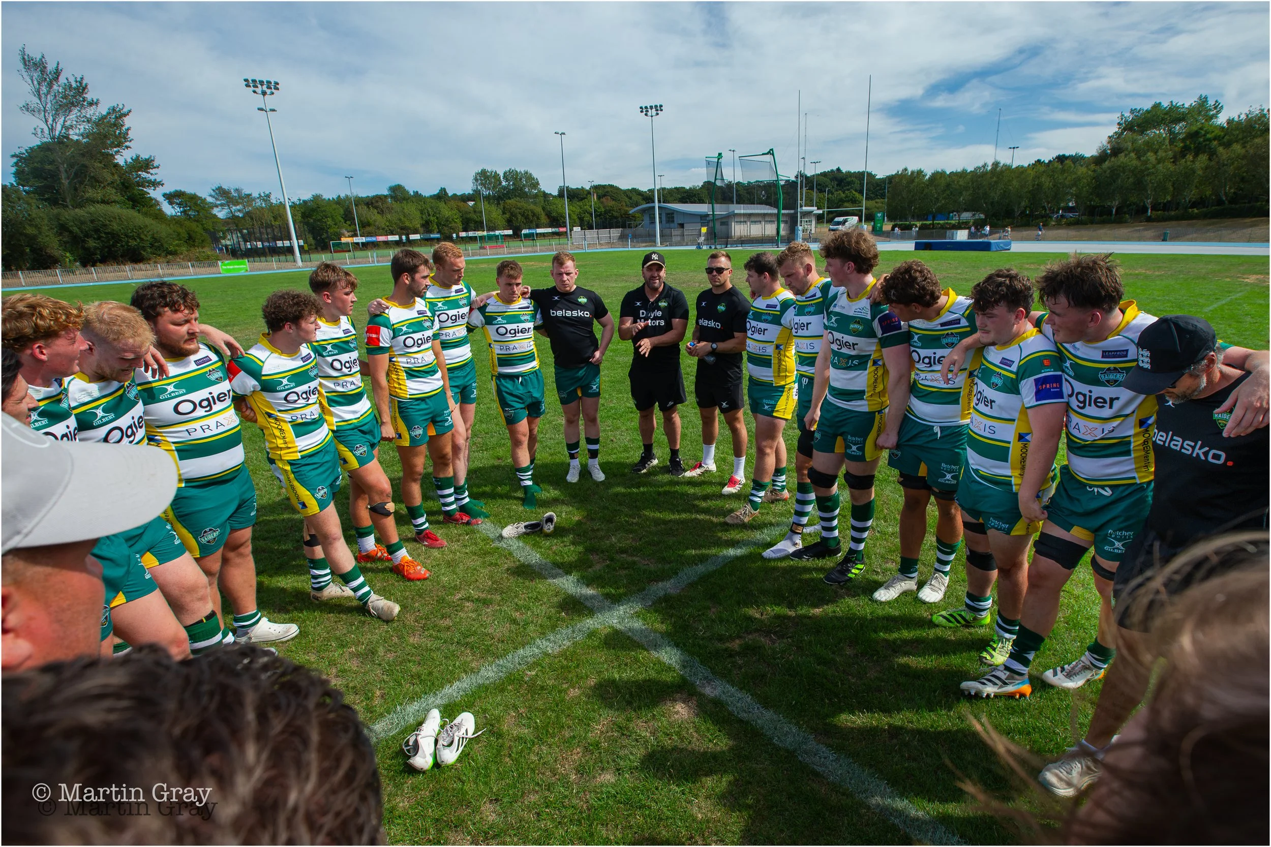 Raiders post match team huddle with Jordan Reynolds-0404.jpg