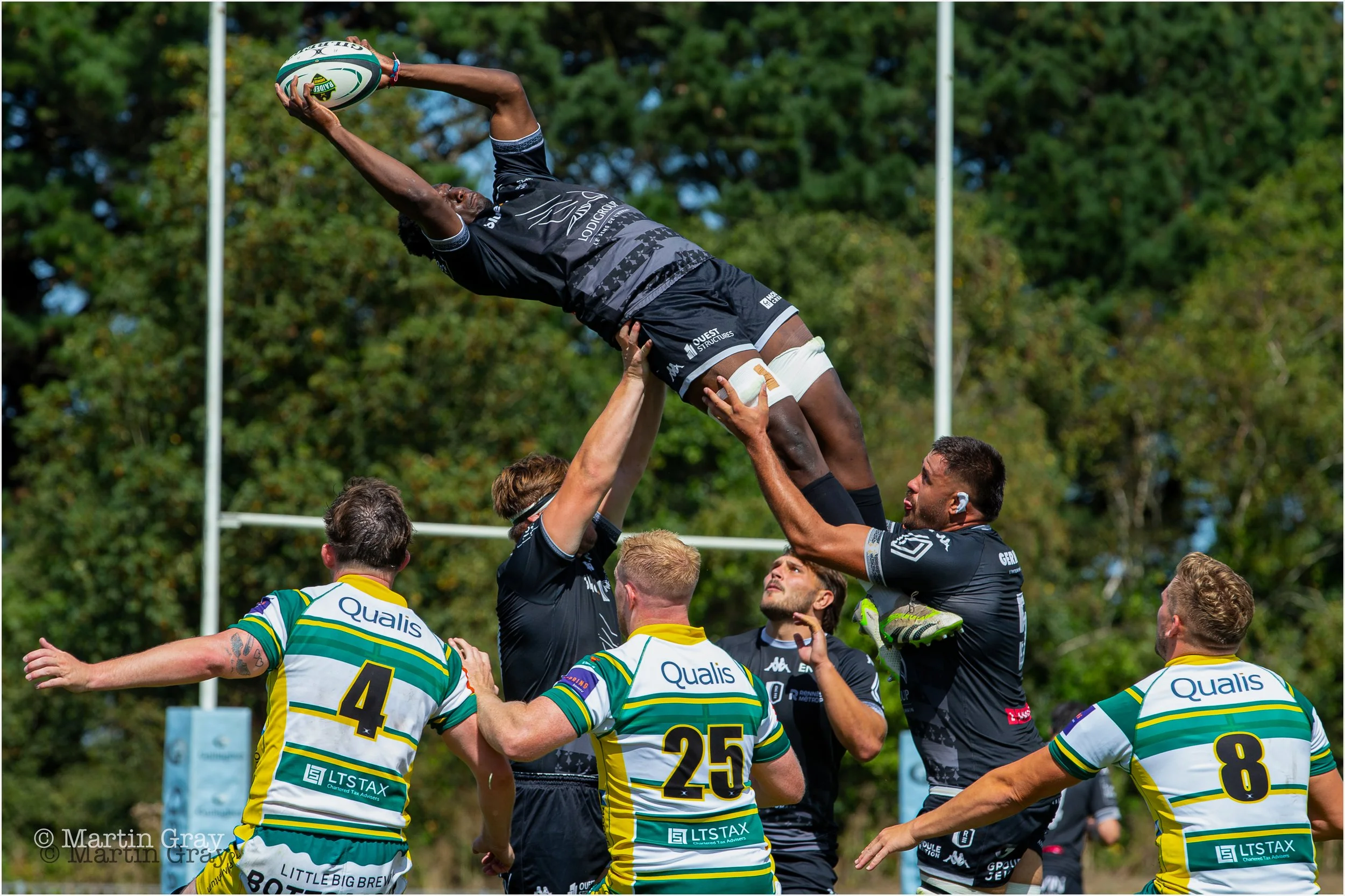 Rennes catch at a restart on their 22-0173.jpg