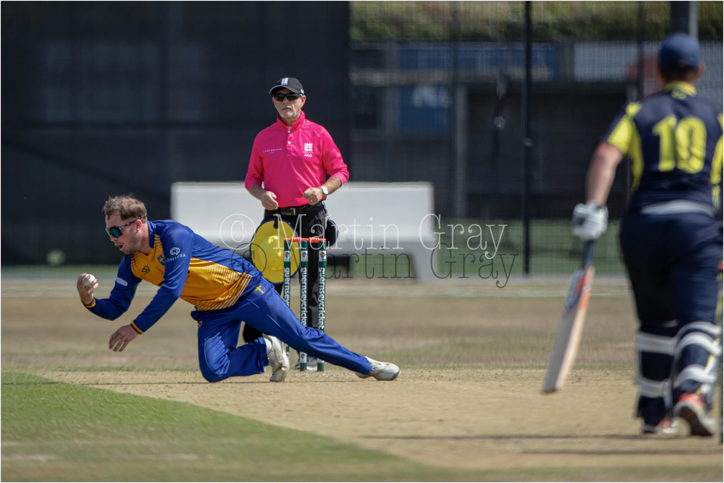 Harrison Carlyon catch to dismiss GH Smit-4510.jpg