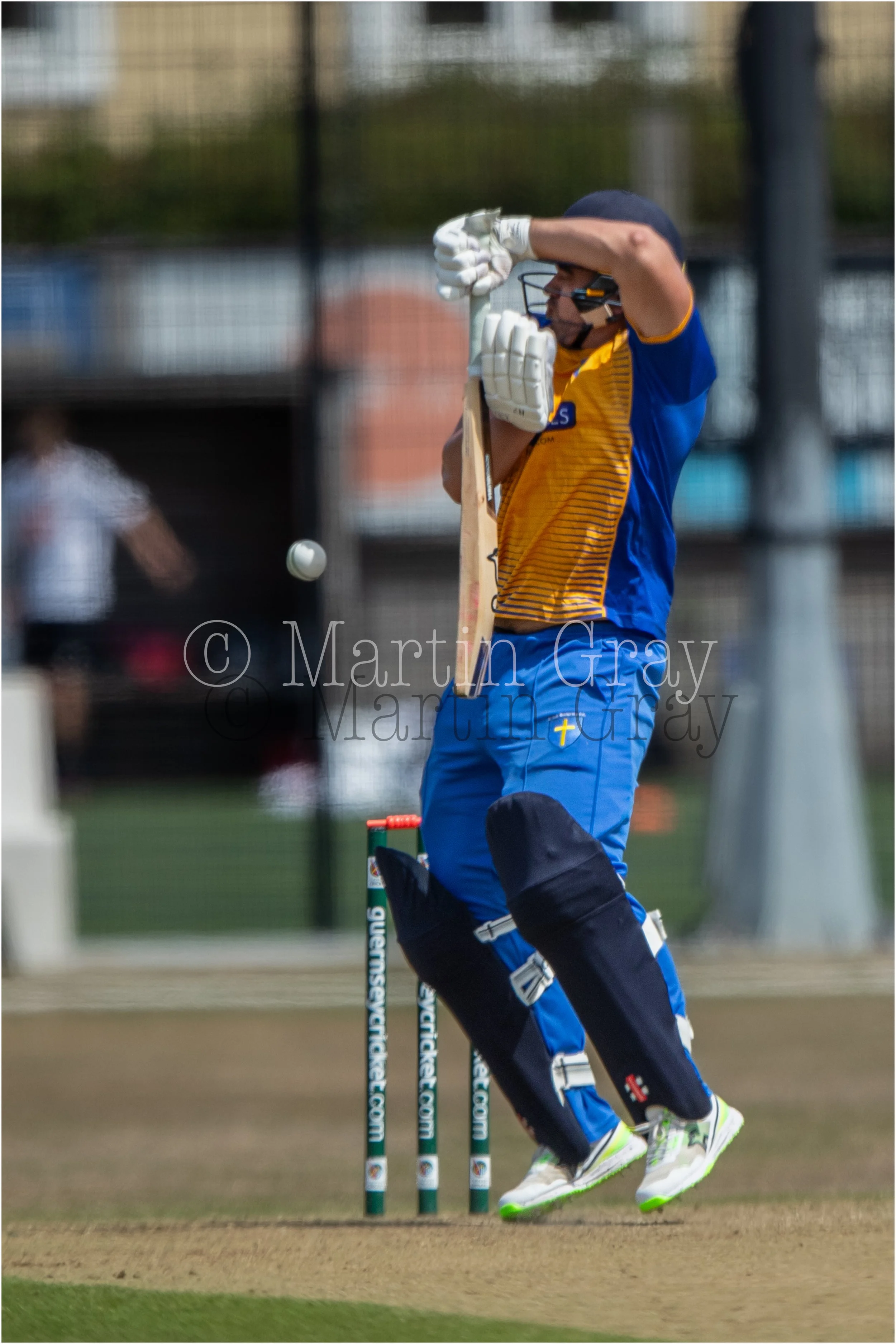 Marshal Taylor fends off a short ball from Harry Johnson-4737.jpg