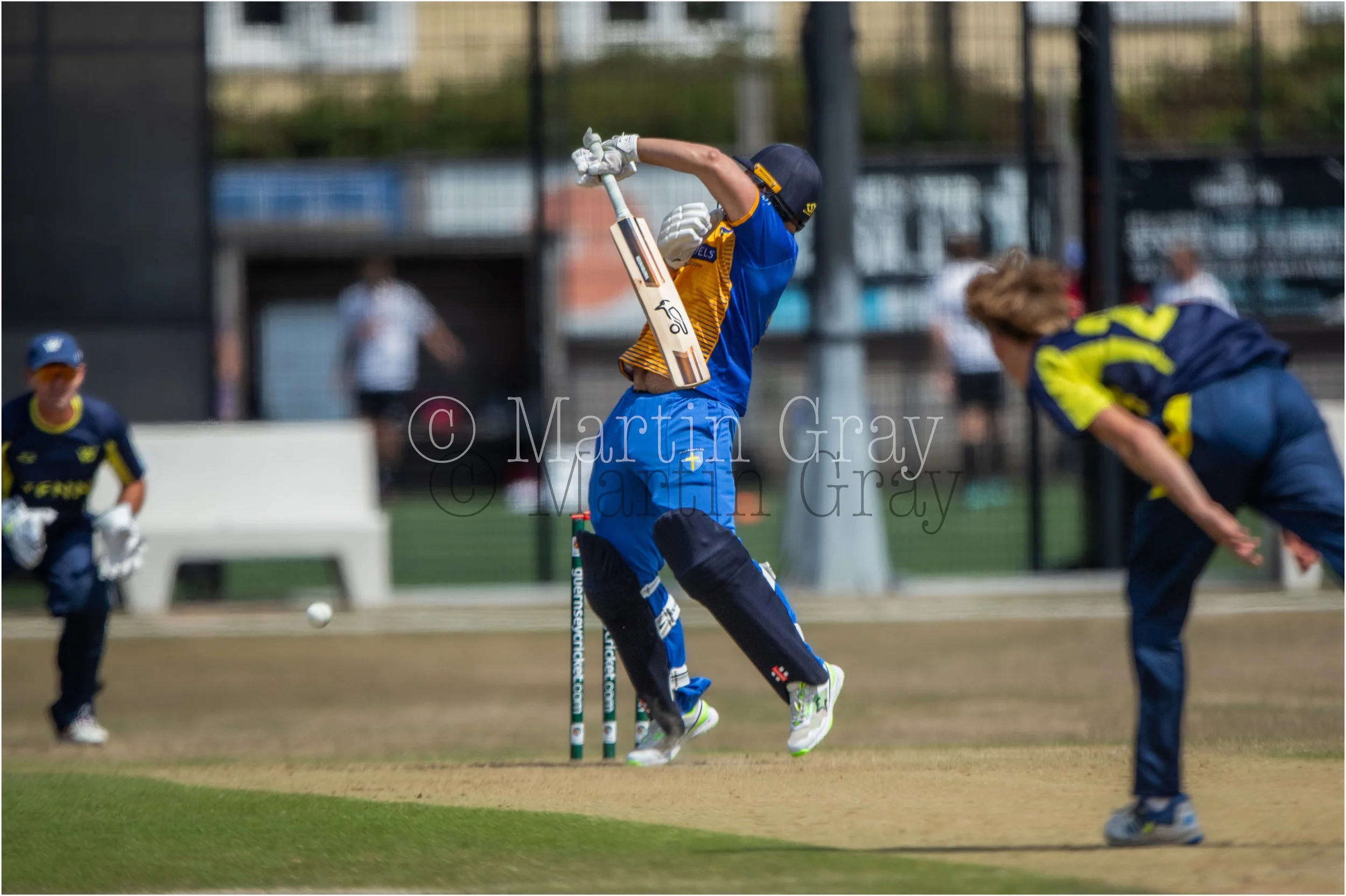 Marshal Taylor fends off a short ball from Harry Johnson-4738.jpg