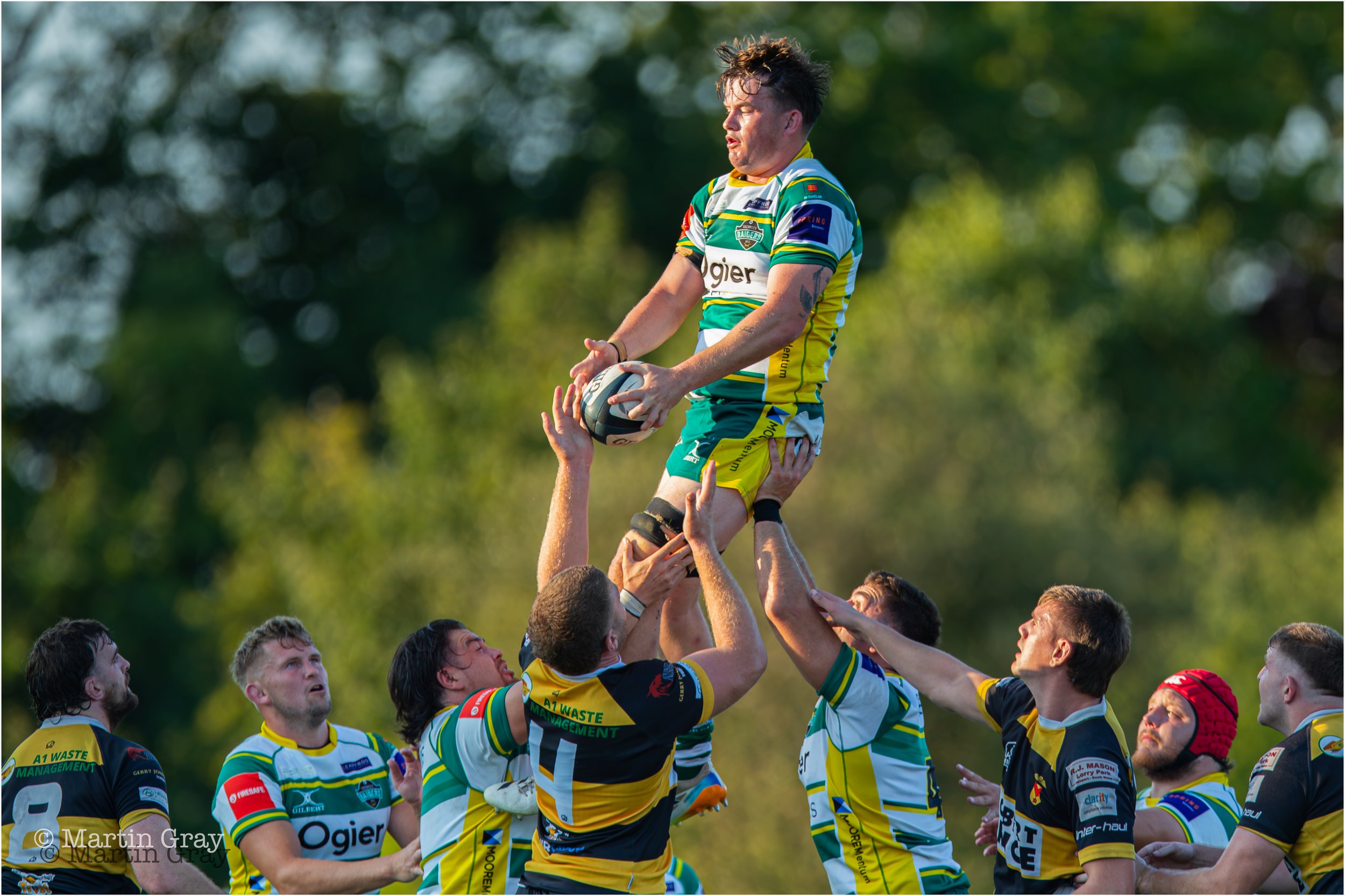 Iwan Shenton winning lineout ball-5605.jpg