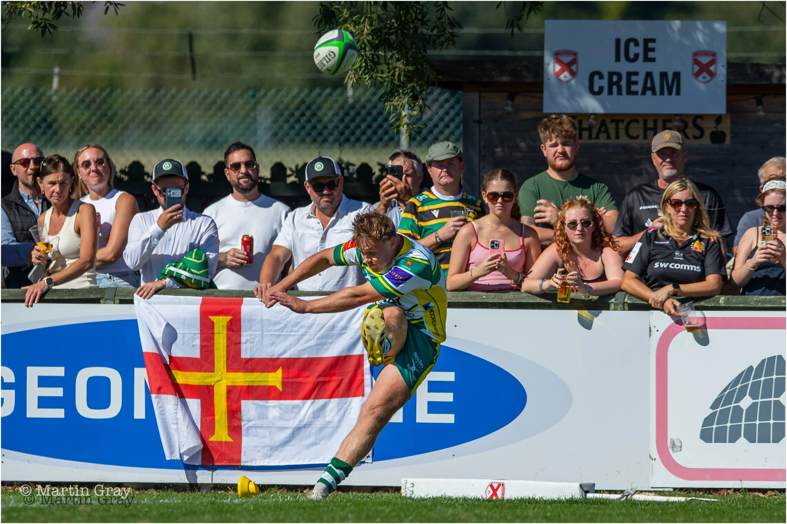 Gwyn Parks kicks a conversion on 64 mins-7831.jpg