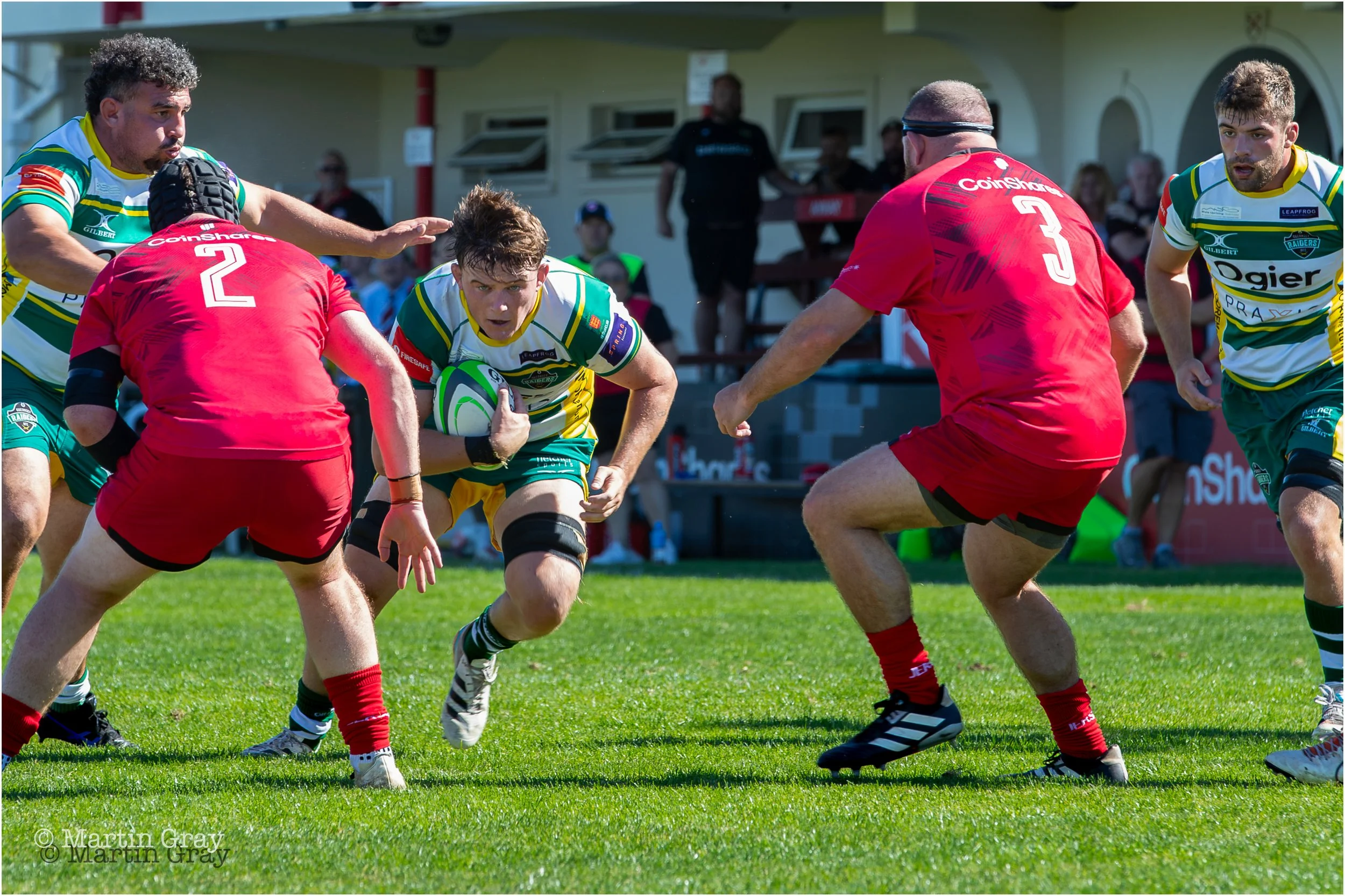Iwan Shenton eyes up a gap in the Jersey line-7894.jpg