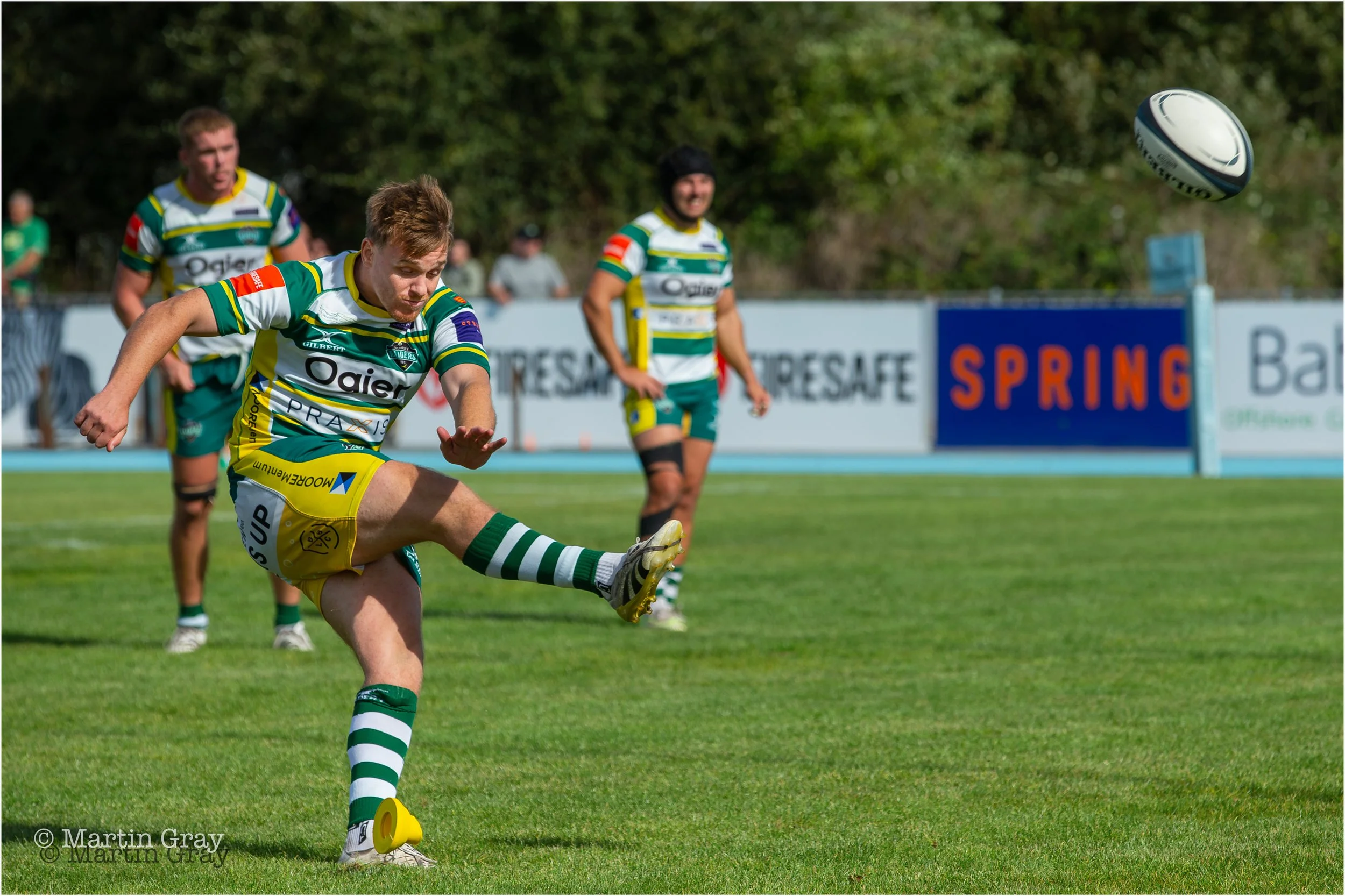 Gwyn Parks Penalty kick to go 17-14 at Halftime-1444.jpg