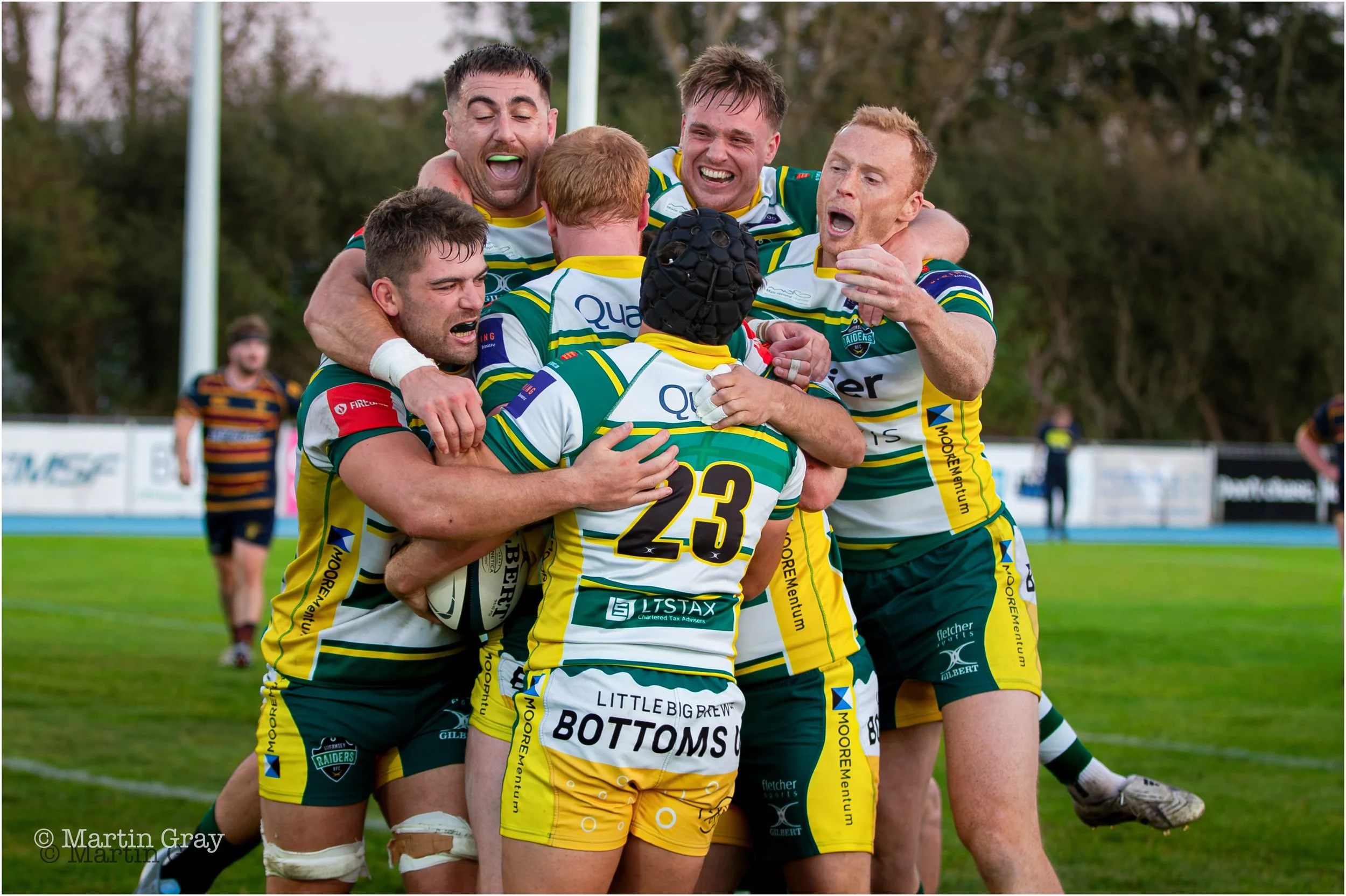Raiders celebrate the final deciding Try-1887.jpg