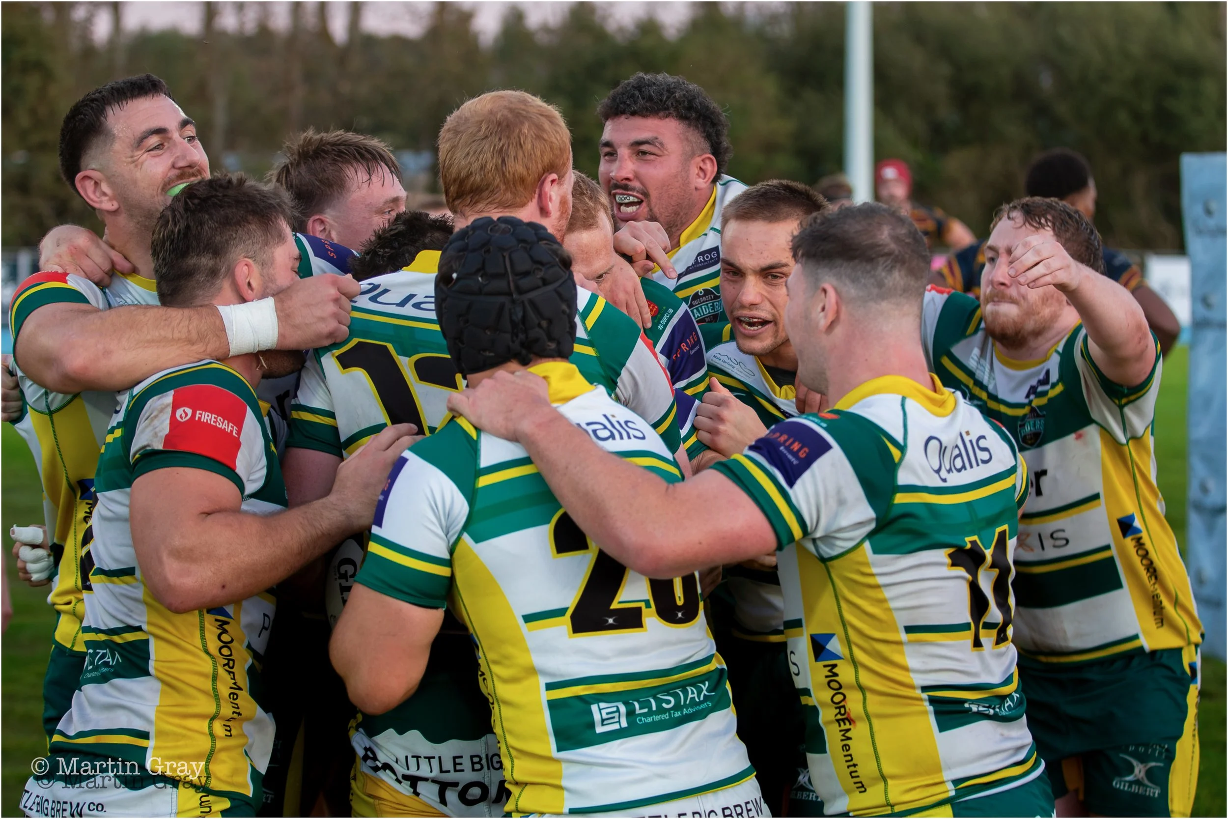 Raiders celebrate the winning Try-1899.jpg