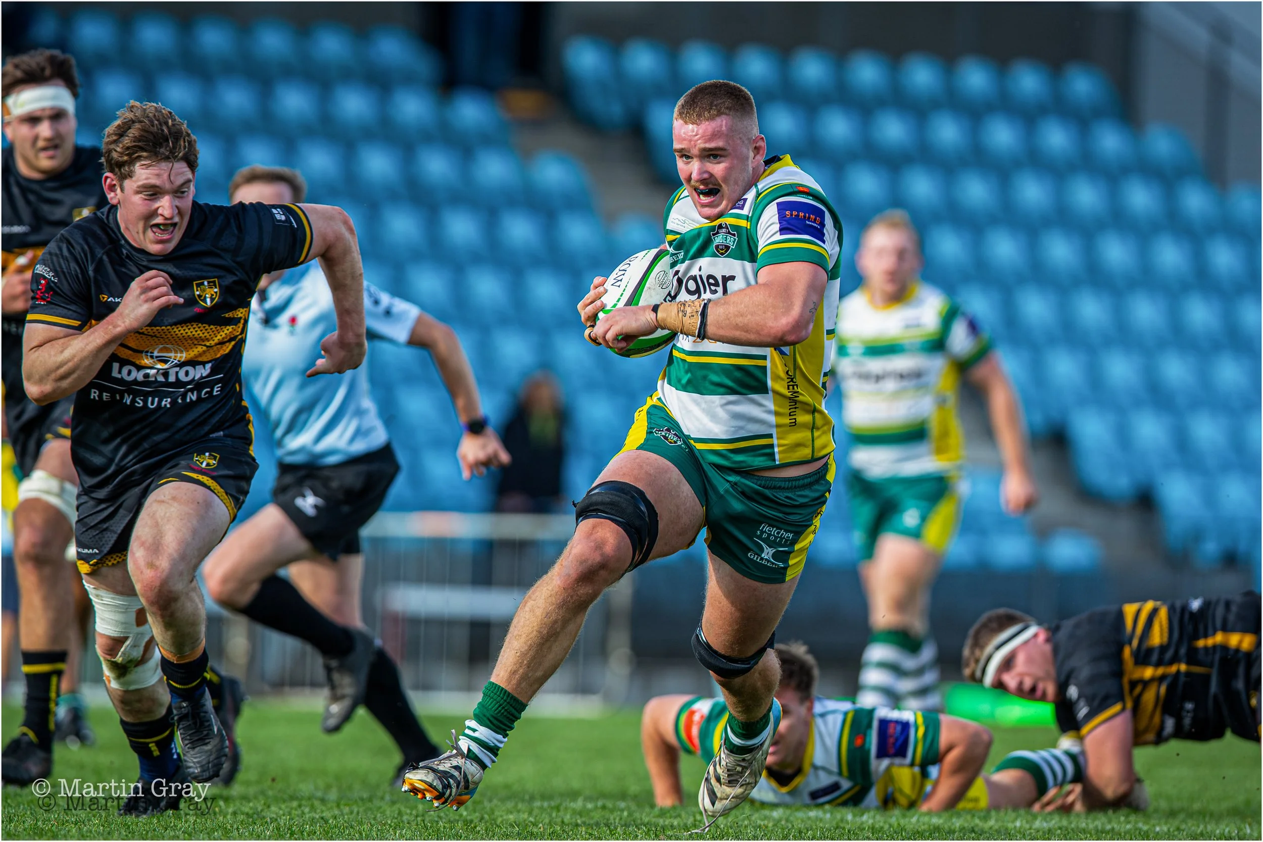 Joel Broadhurst breaks on the Esher 22-3034.jpg