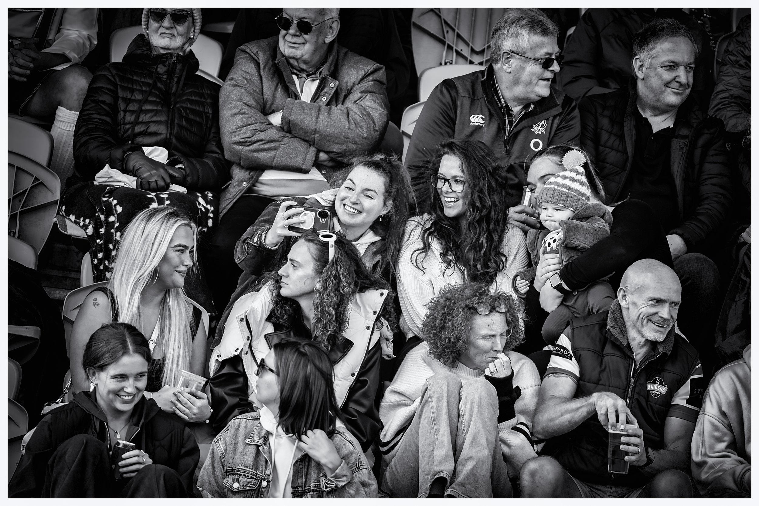 Raiders Garenne Stand support B+W-2.jpg