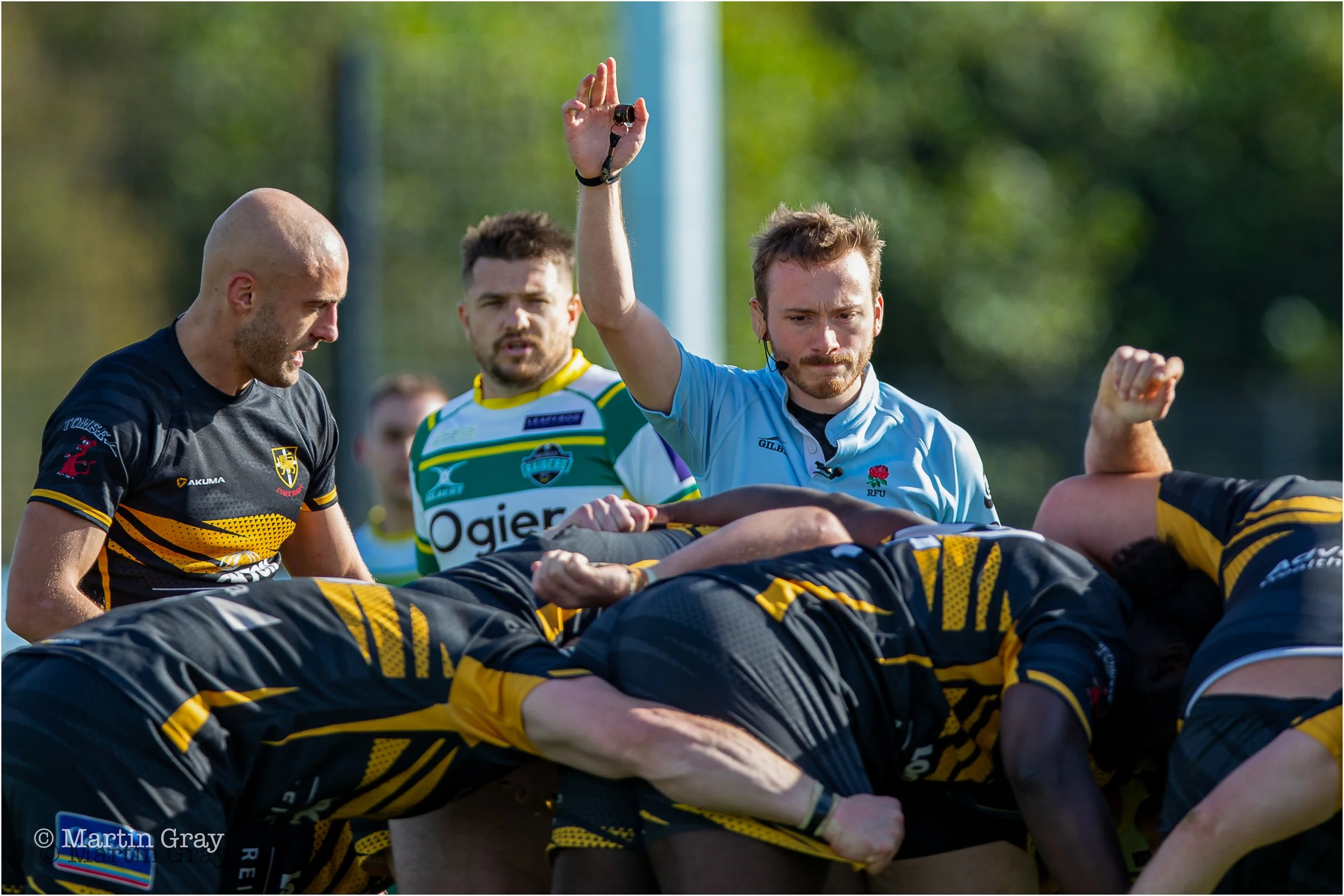 Referee Harry Parsons-3228.jpg