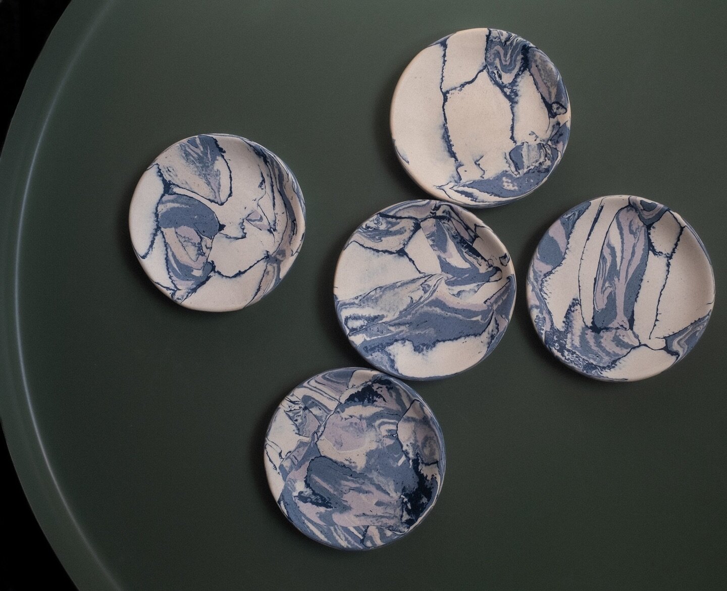 each one of these porcelain ring dishes is one of a kind, made using a technique called nerikomi at @clayspace_bk 
.
#ceramics #interiordesign #homedecor #oneofakind #ooak #nerikomi