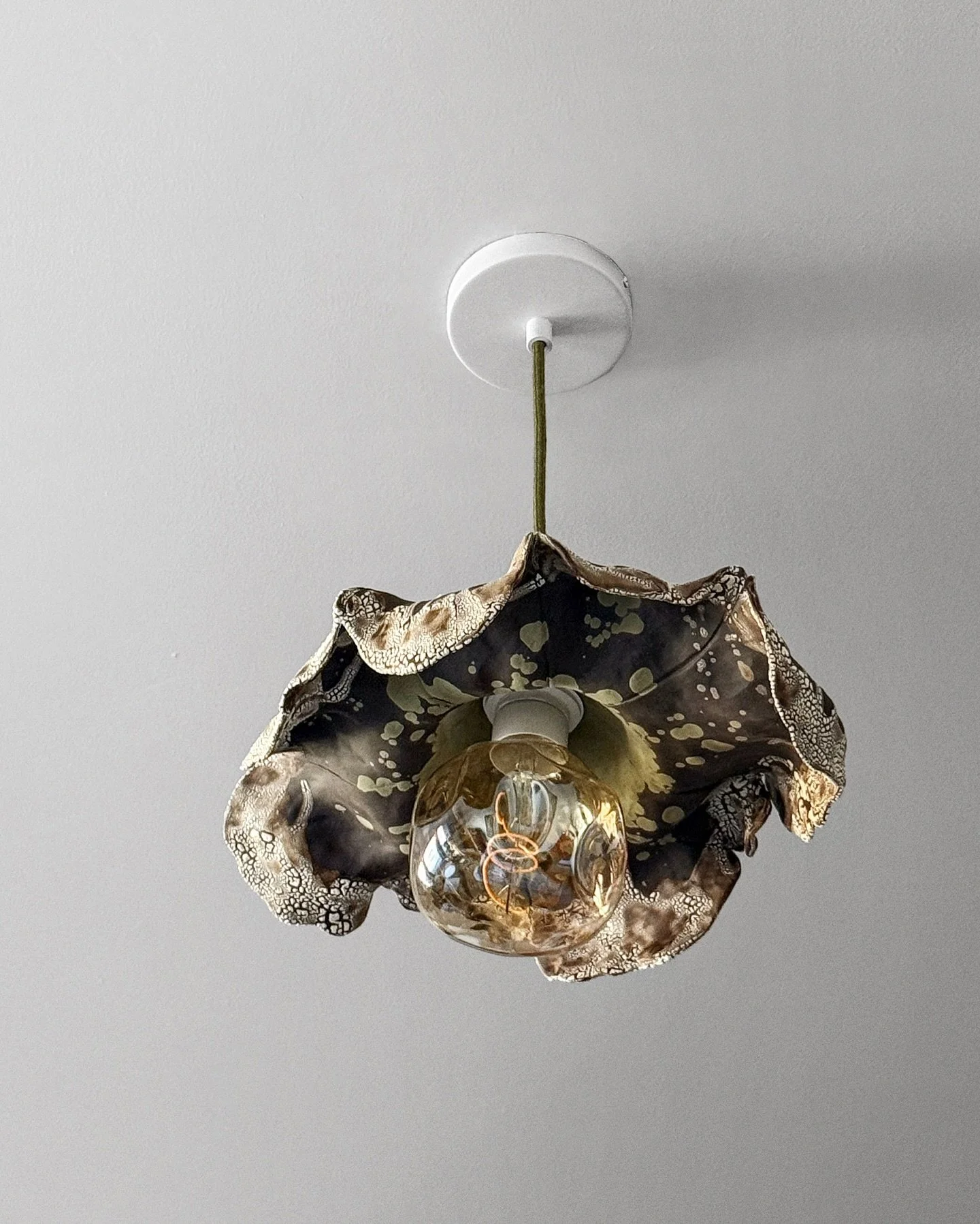 organic chandelier
come check out some of my other work at Greenpoint open studios May 31 + June 1, link in bio
#ceramics #lightingdesign #pottery #greenpoint #gos