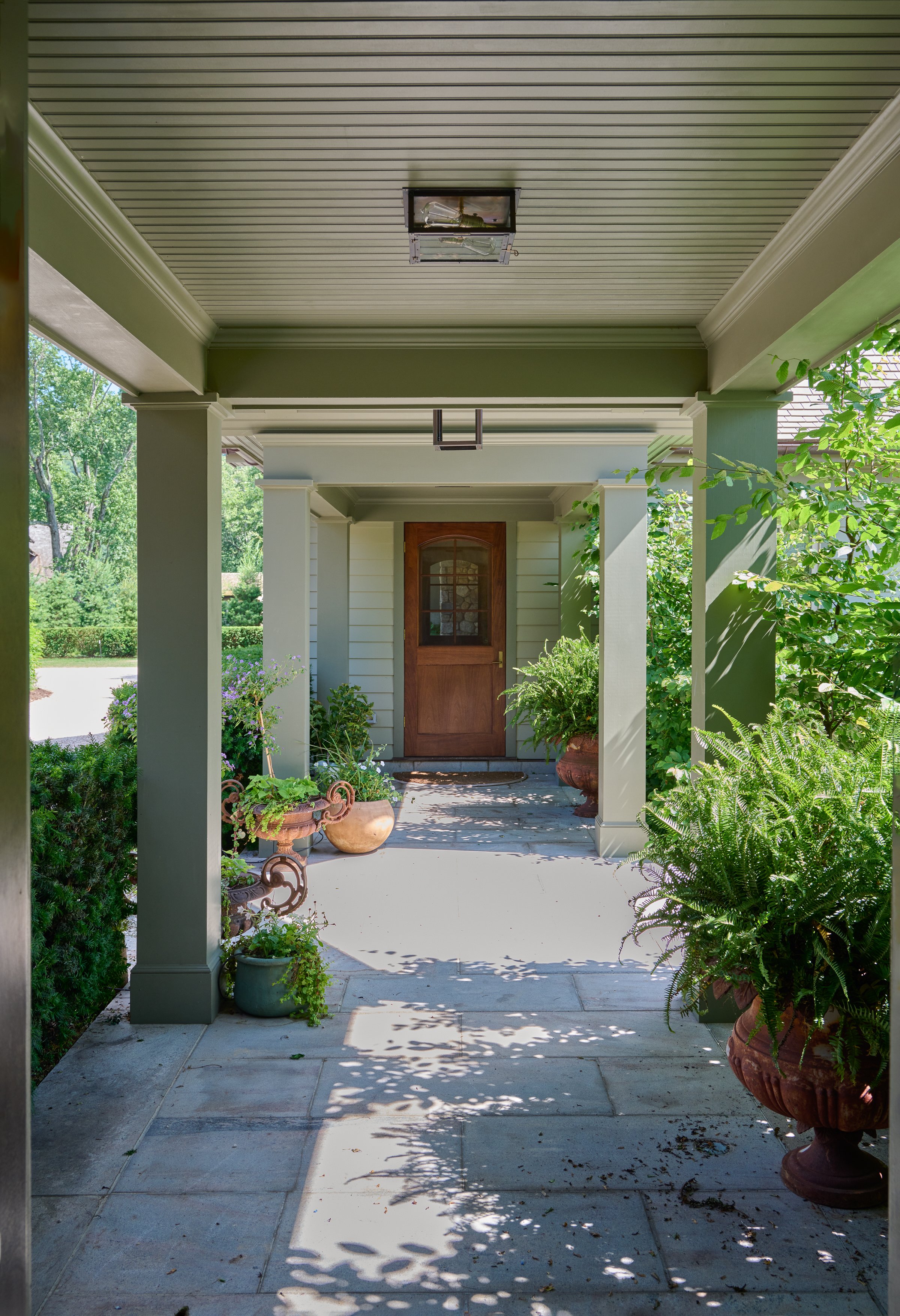  covered walkway to back door 