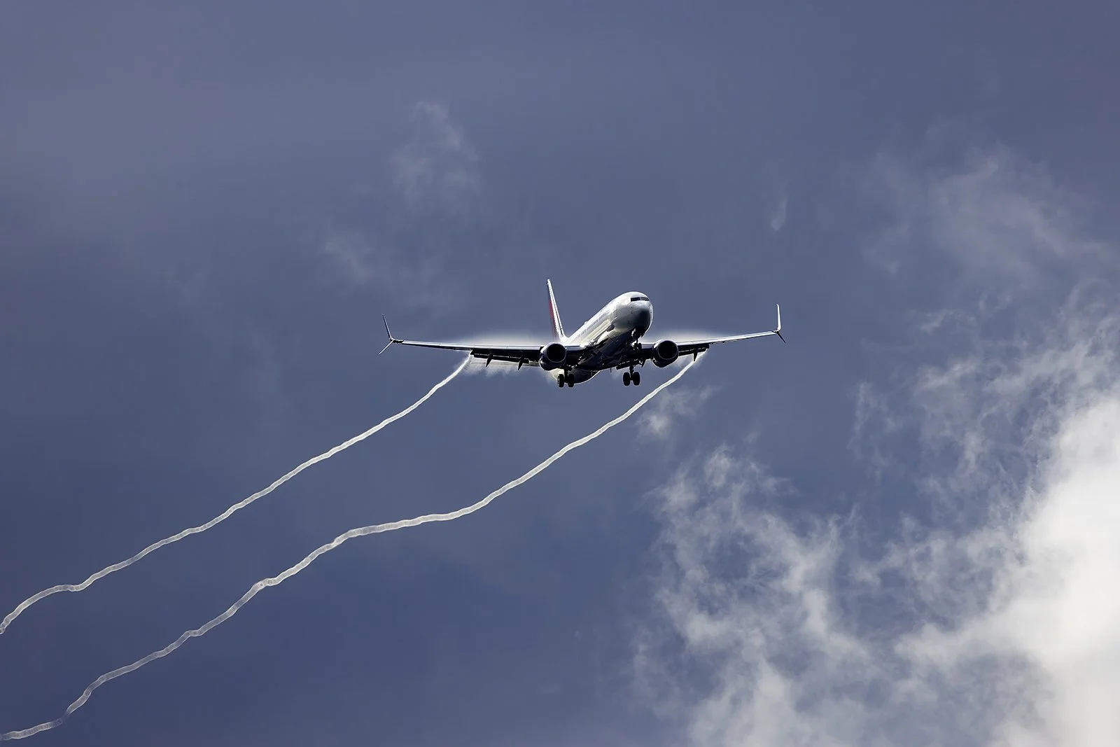 Delta737_vortexweb.jpg