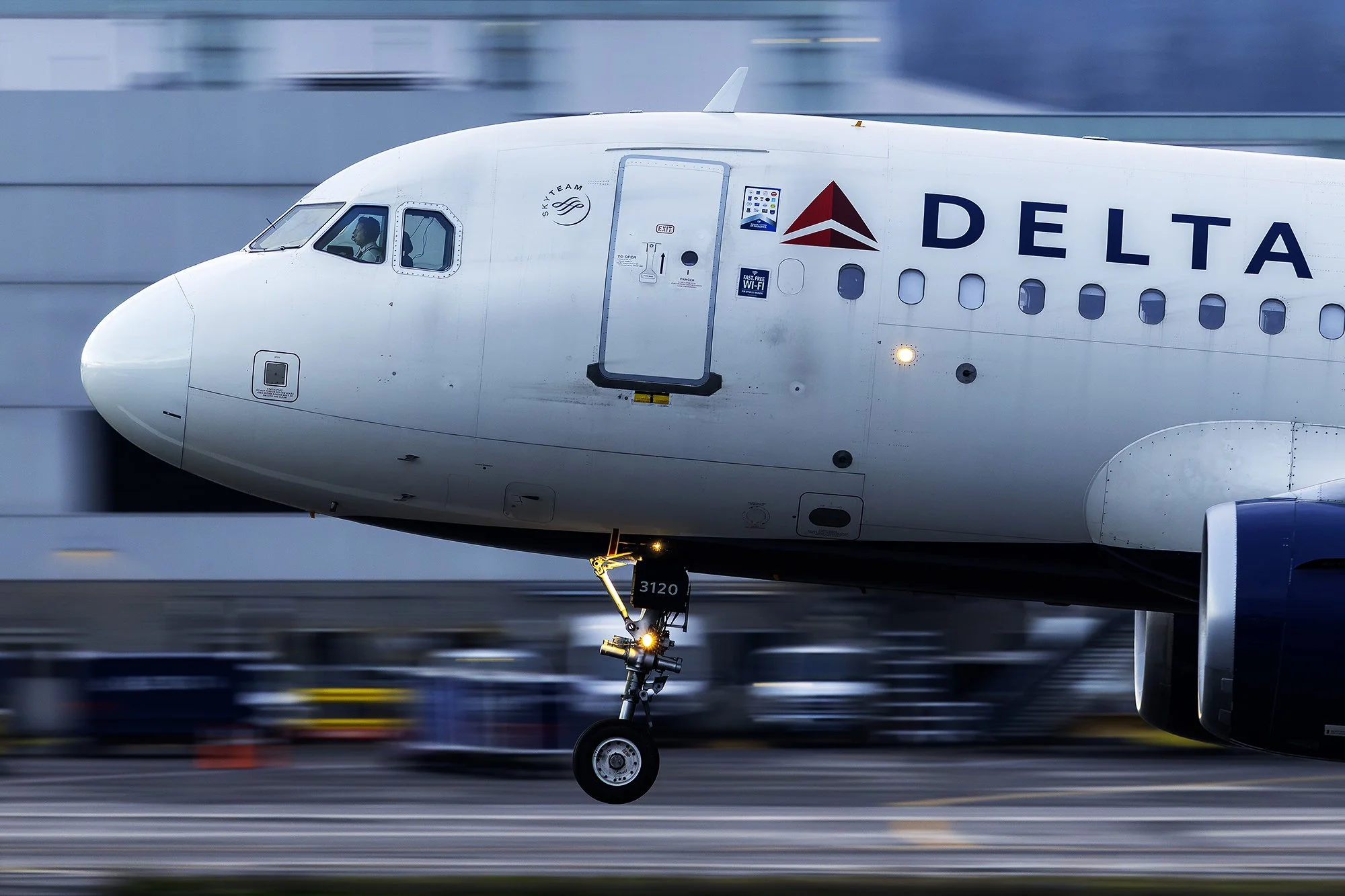 DeltaA319takeoff_web.jpg