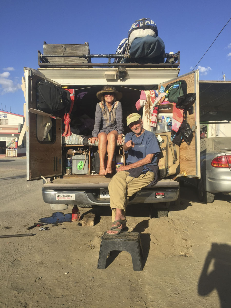 The day we met Mickey and Peggy Muñoz, outside the mechanic in Todos Santos