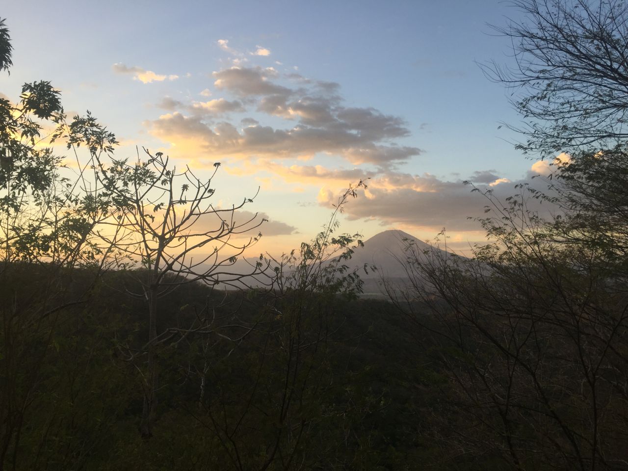 On the way to Laguna de Alegria
