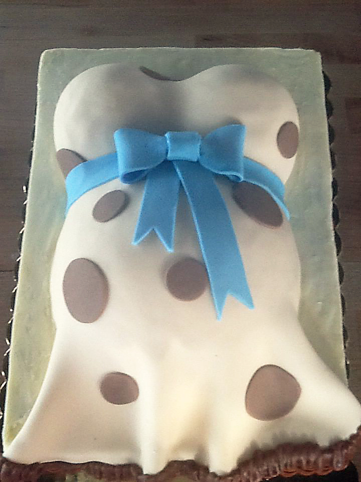 Pregnant Cake.jpg
