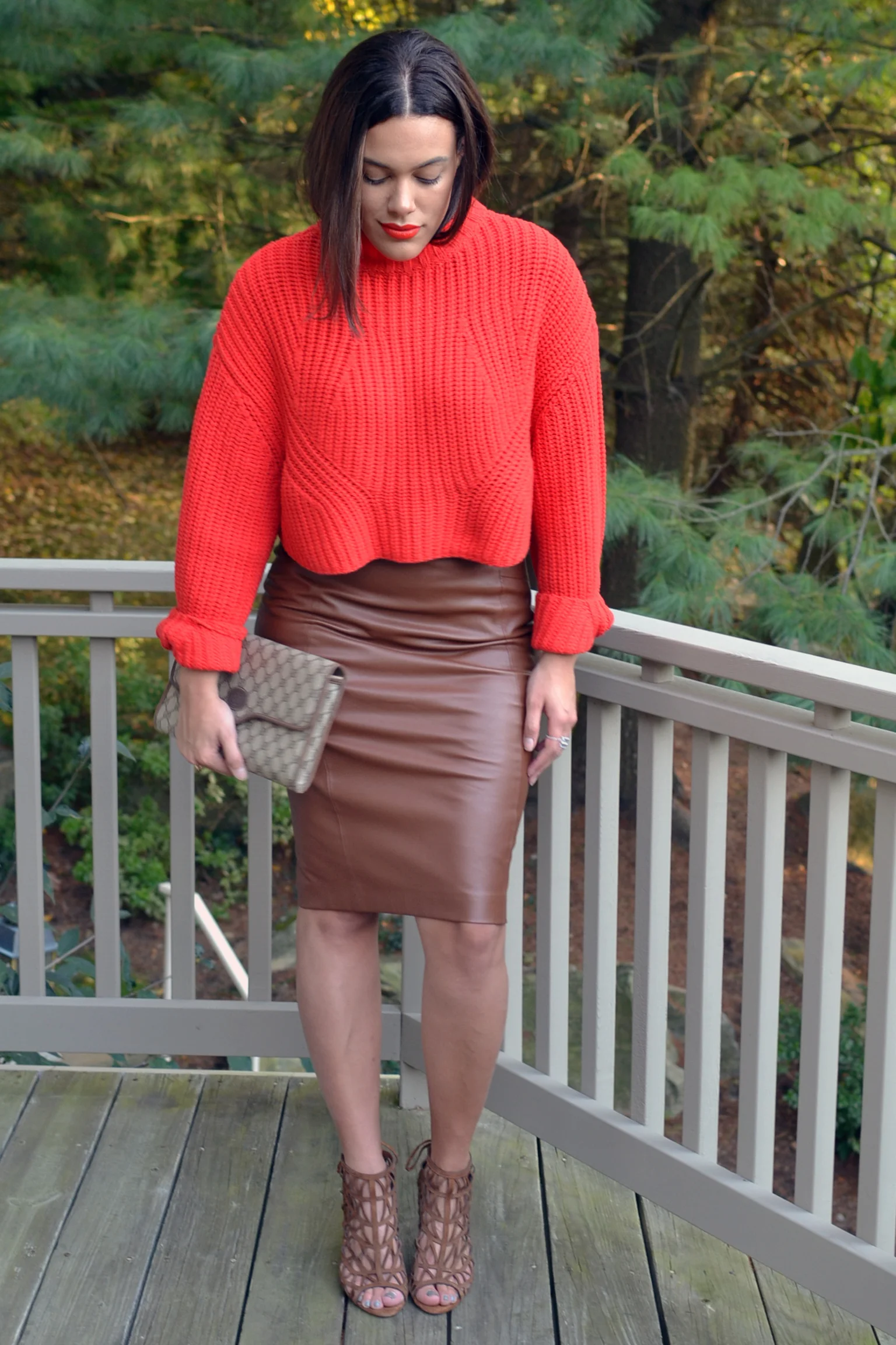 how-to-wear-crop-tops-hm-crop-sweater-faux-leather-scarf-vintage-gucci-clutch.jpg