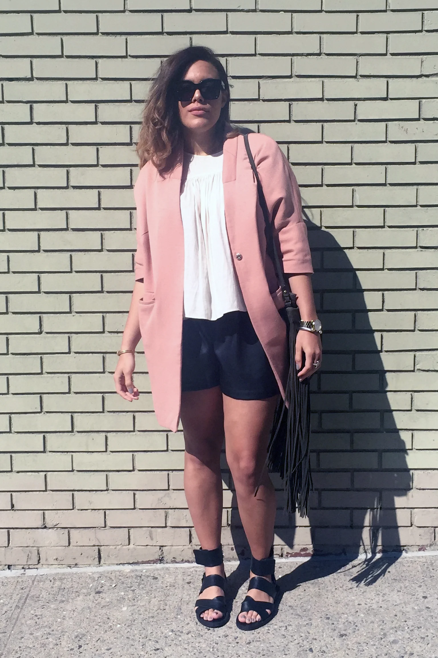 how-to-wear-hm-leather-shorts-zara-black-sandals-zara-fringe-bag-blush-coat.jpg