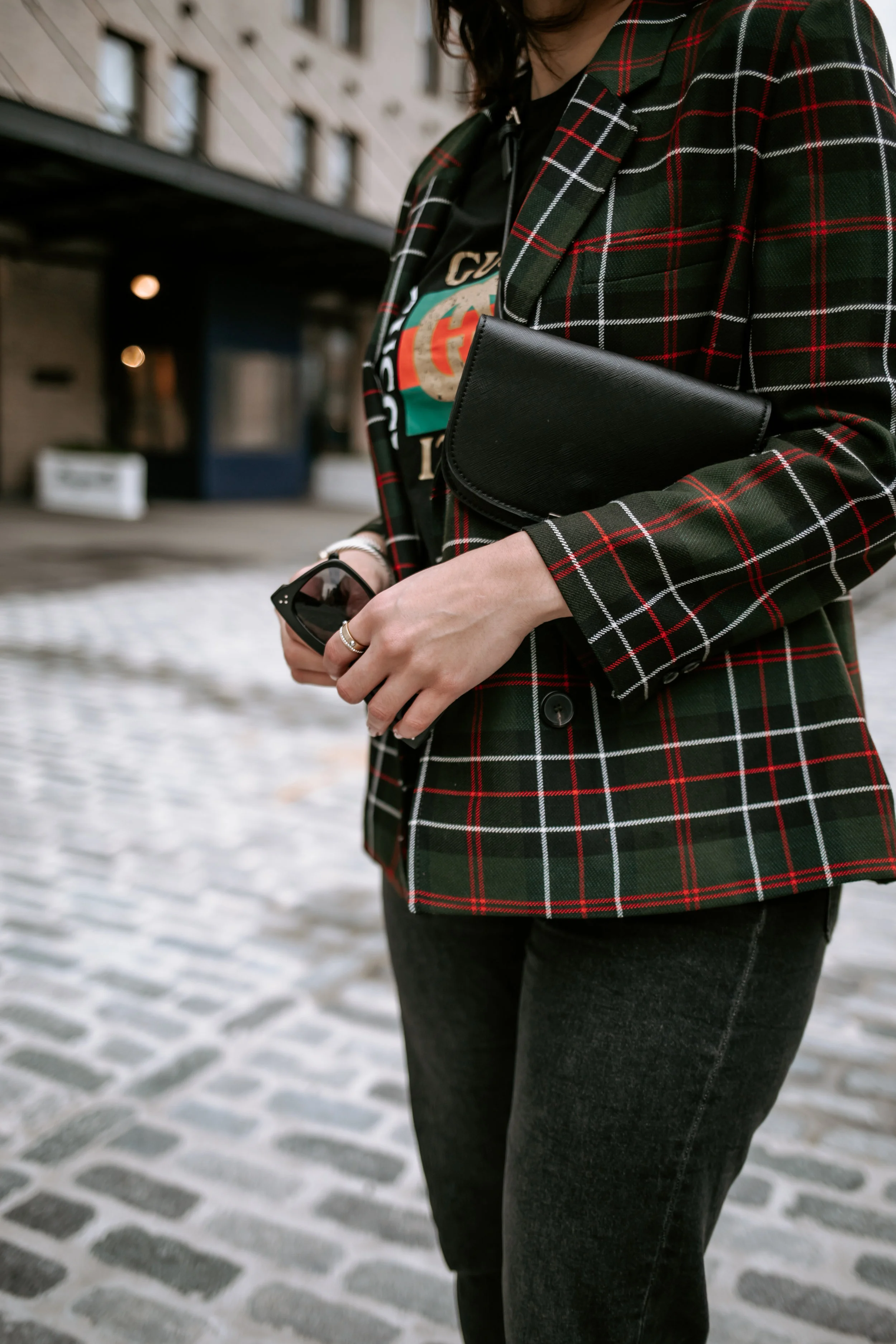 how-to-style-gucci-graphic-tshirt-zara-plaid-blazer-latina-new-york-city-fashion-blogger-style-operator-winter-fashion.jpg
