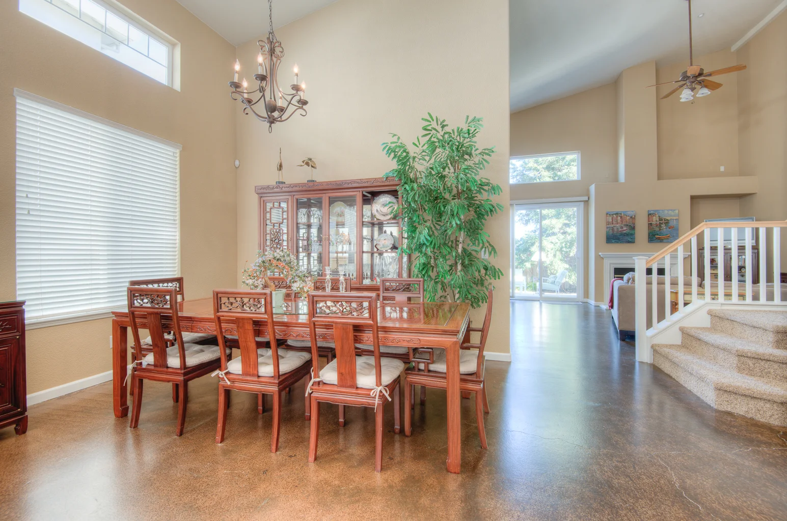 406 Roundhill Drive_3.jpg