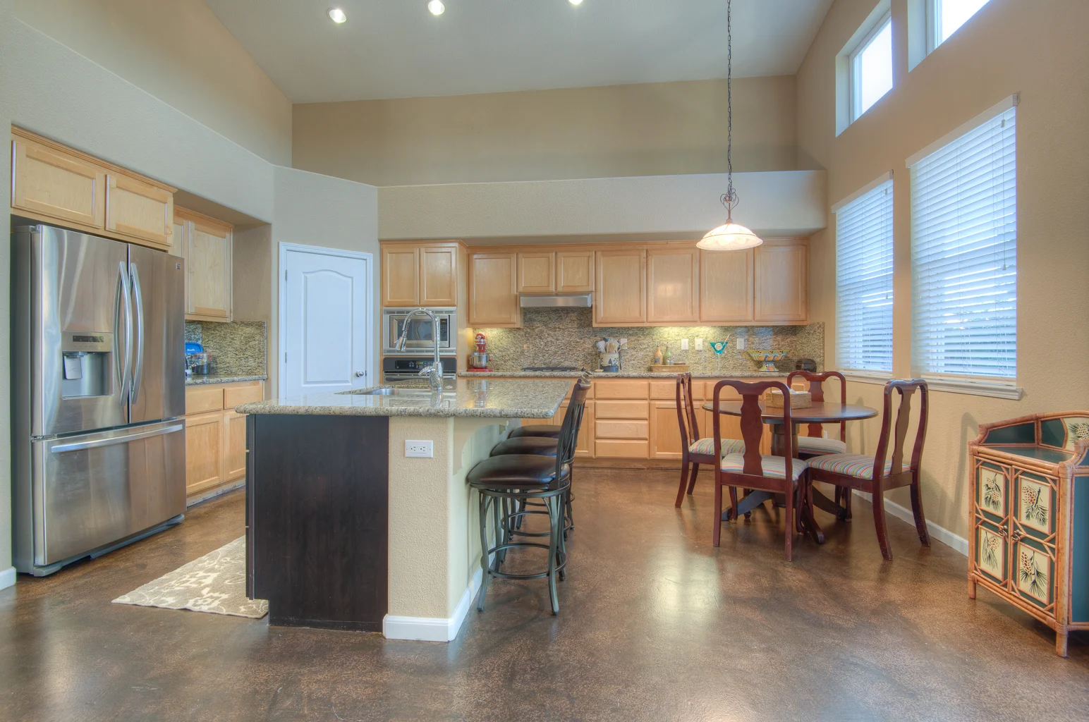 406 Roundhill Drive_7.jpg