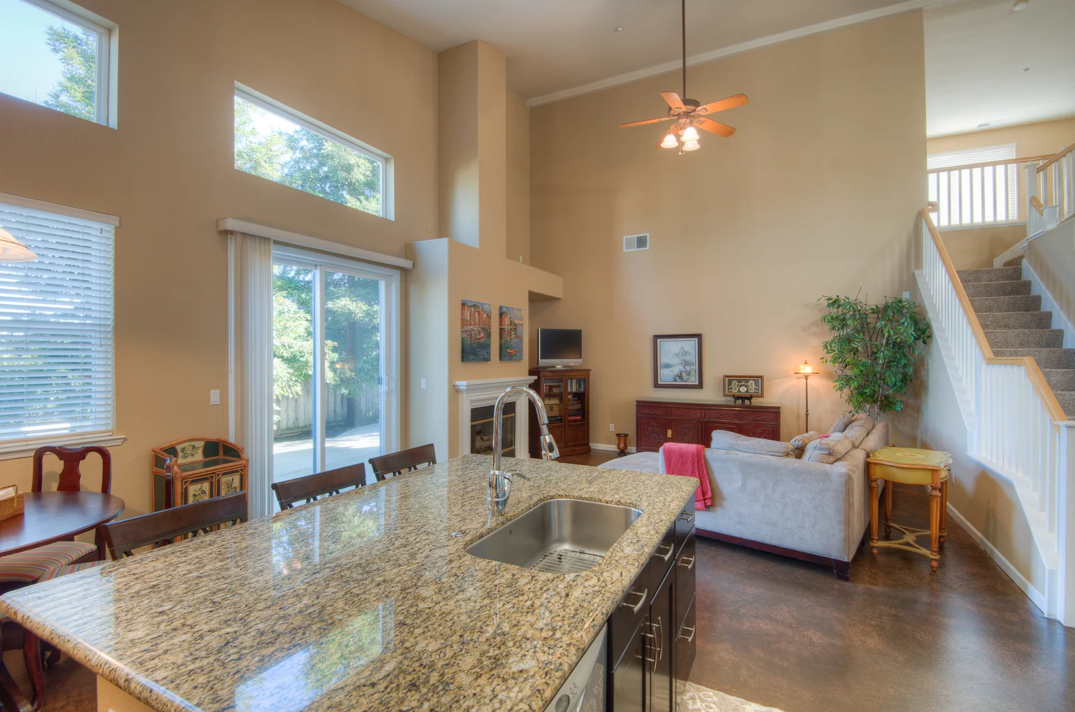 406 Roundhill Drive_8.jpg