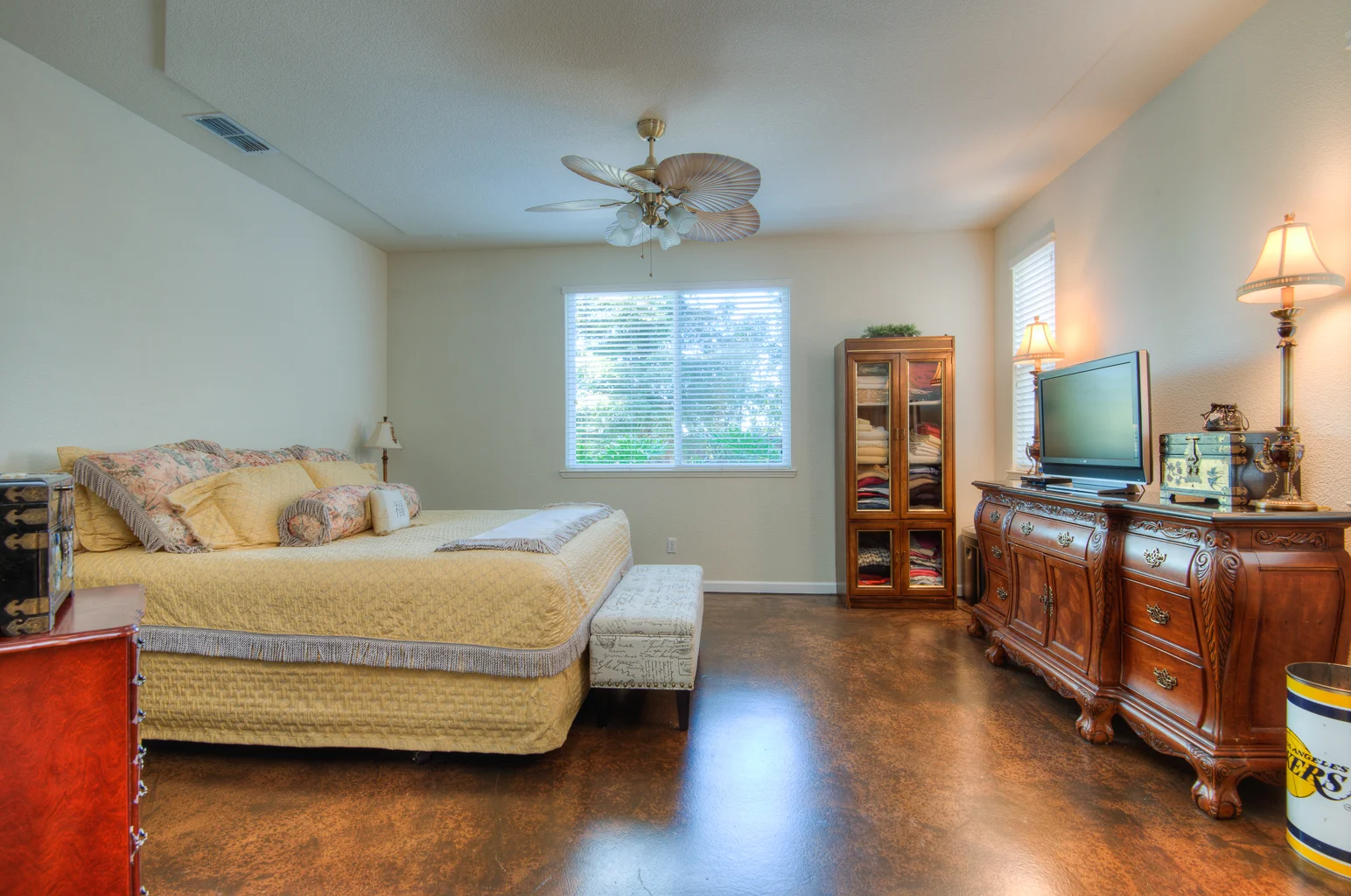 406 Roundhill Drive_10.jpg